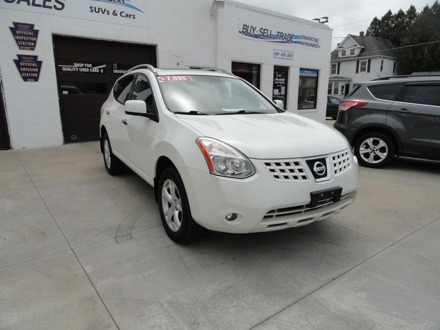 2010 Phantom White Pearl /Graphite Nissan Rogue SL (JN8AS5MV3AW) with an 2.5L L4 DOHC 16V engine, Automatic transmission, located at 827 W 26th Street, Erie, PA, 16508, (814) 455-3401, 42.105431, -80.090942 - Thanks for looking at our recent trade in with low miles for the year and no accidents. This is the SL all-wheel drive model with all the options for the model year including leather seating, power drivers seat, heated seats, power sunroof, remote start, keyless entry and lots more. A full service w - Photo#0