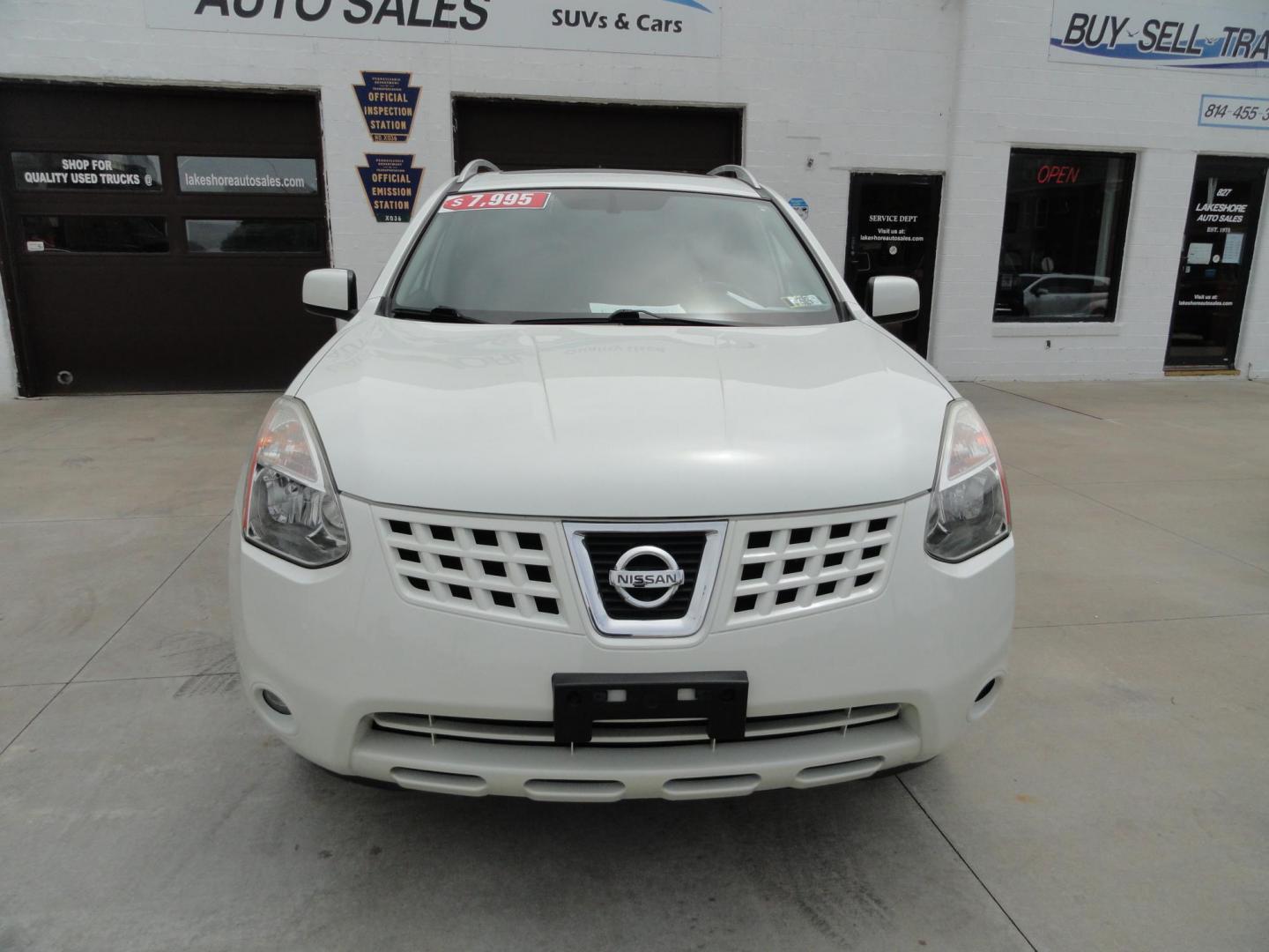 2010 Phantom White Pearl /Graphite Nissan Rogue SL (JN8AS5MV3AW) with an 2.5L L4 DOHC 16V engine, Automatic transmission, located at 827 W 26th Street, Erie, PA, 16508, (814) 455-3401, 42.105431, -80.090942 - Thanks for looking at our recent trade in with low miles for the year and no accidents. This is the SL all-wheel drive model with all the options for the model year including leather seating, power drivers seat, heated seats, power sunroof, remote start, keyless entry and lots more. A full service w - Photo#1