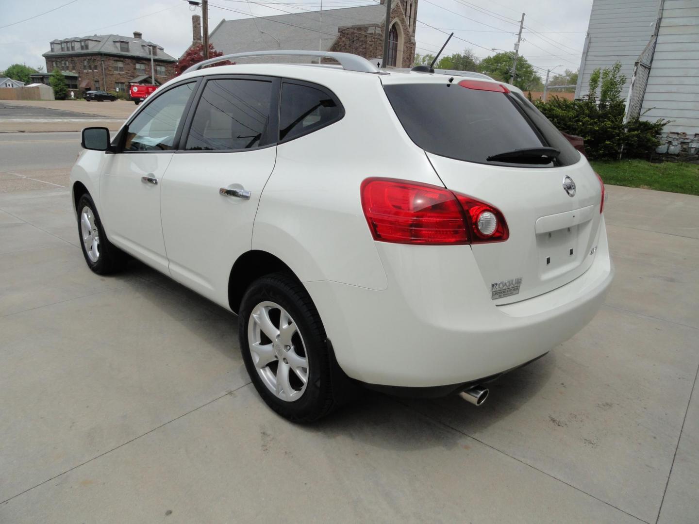 2010 Phantom White Pearl /Graphite Nissan Rogue SL (JN8AS5MV3AW) with an 2.5L L4 DOHC 16V engine, Automatic transmission, located at 827 W 26th Street, Erie, PA, 16508, (814) 455-3401, 42.105431, -80.090942 - Thanks for looking at our recent trade in with low miles for the year and no accidents. This is the SL all-wheel drive model with all the options for the model year including leather seating, power drivers seat, heated seats, power sunroof, remote start, keyless entry and lots more. A full service w - Photo#5