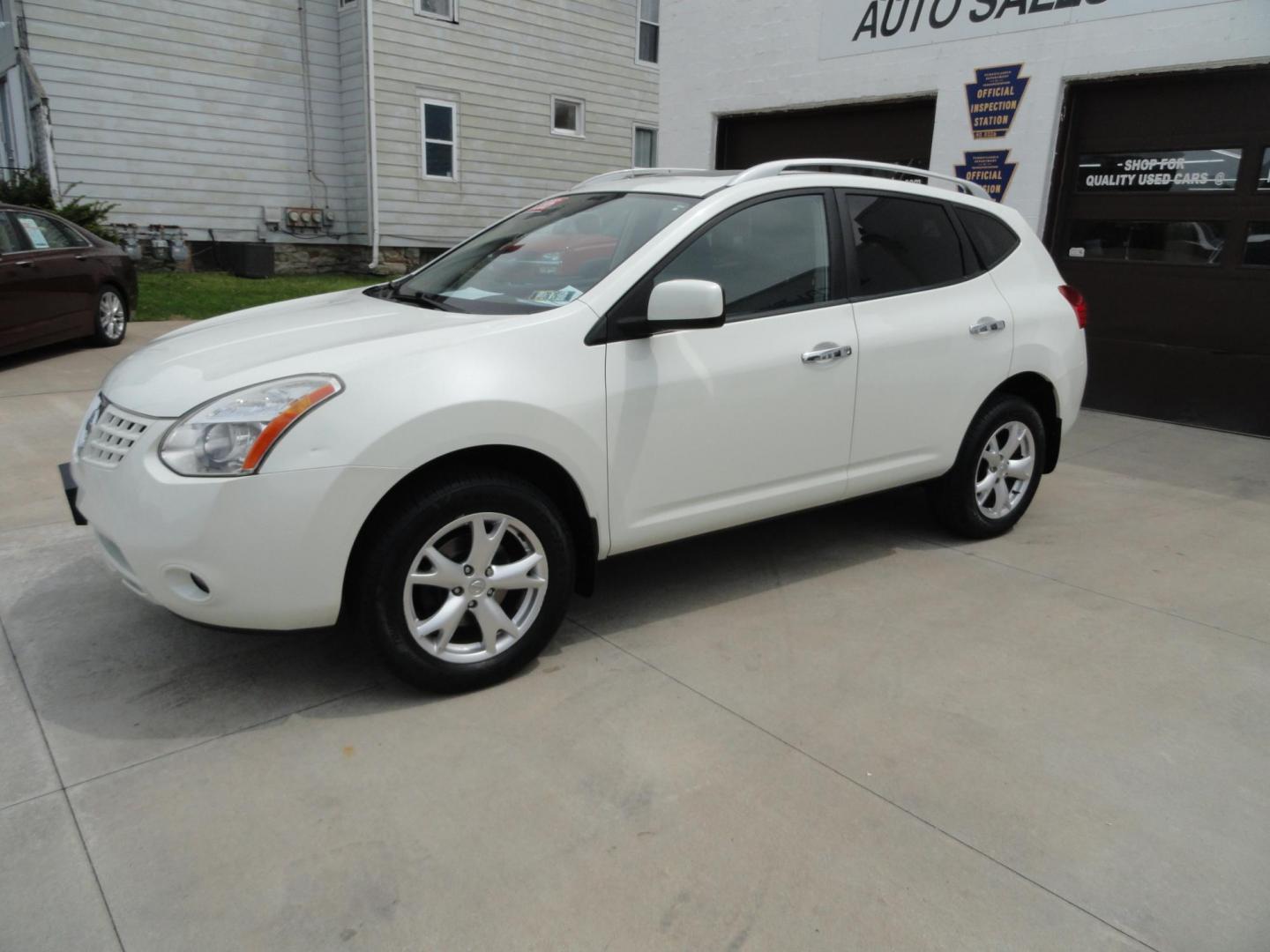 2010 Phantom White Pearl /Graphite Nissan Rogue SL (JN8AS5MV3AW) with an 2.5L L4 DOHC 16V engine, Automatic transmission, located at 827 W 26th Street, Erie, PA, 16508, (814) 455-3401, 42.105431, -80.090942 - Thanks for looking at our recent trade in with low miles for the year and no accidents. This is the SL all-wheel drive model with all the options for the model year including leather seating, power drivers seat, heated seats, power sunroof, remote start, keyless entry and lots more. A full service w - Photo#6