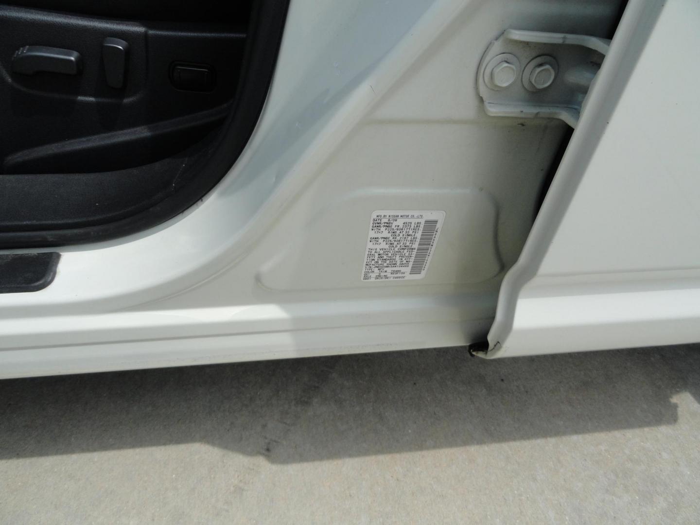 2010 Phantom White Pearl /Graphite Nissan Rogue SL (JN8AS5MV3AW) with an 2.5L L4 DOHC 16V engine, Automatic transmission, located at 827 W 26th Street, Erie, PA, 16508, (814) 455-3401, 42.105431, -80.090942 - Thanks for looking at our recent trade in with low miles for the year and no accidents. This is the SL all-wheel drive model with all the options for the model year including leather seating, power drivers seat, heated seats, power sunroof, remote start, keyless entry and lots more. A full service w - Photo#23