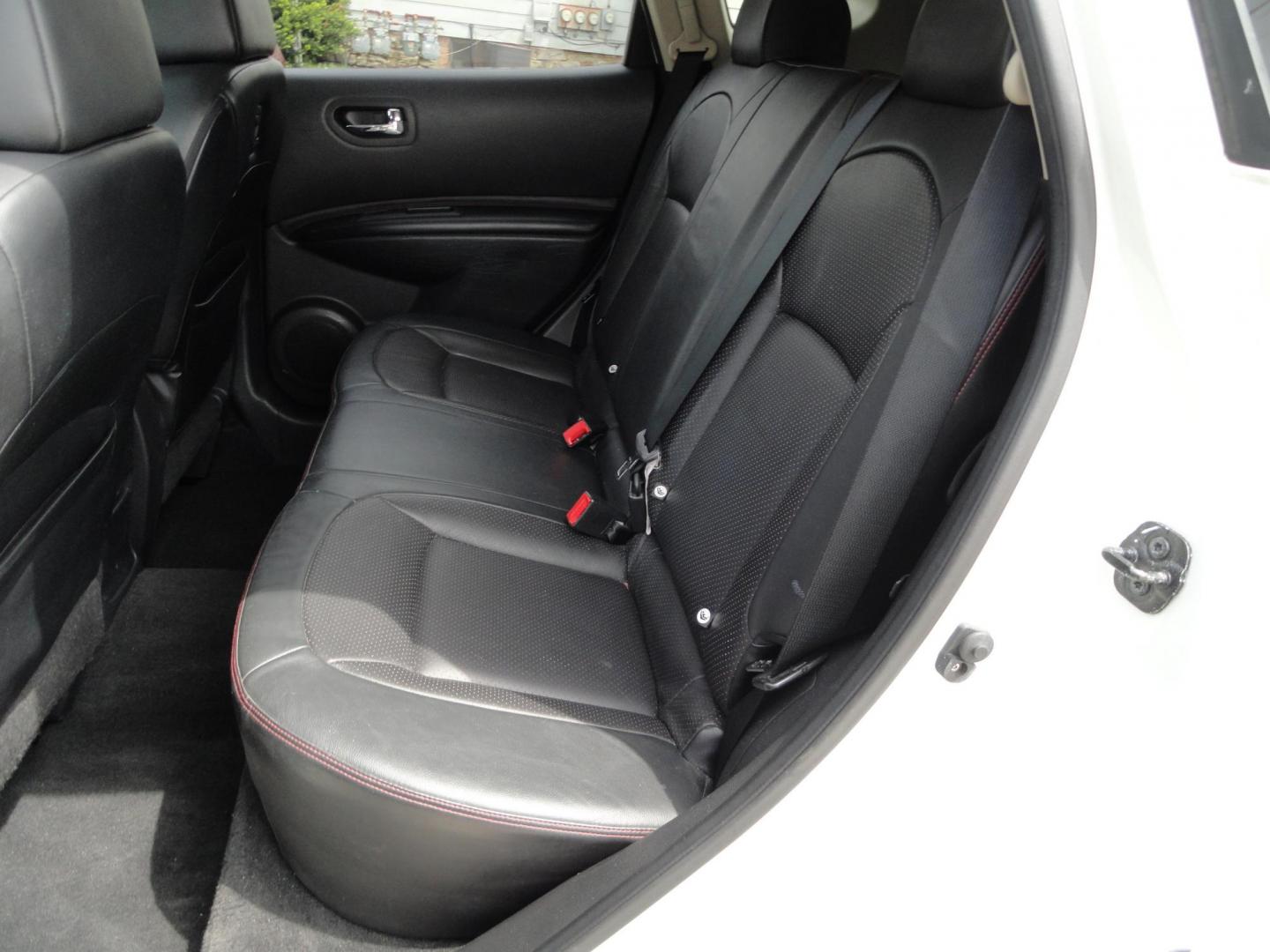 2010 Phantom White Pearl /Graphite Nissan Rogue SL (JN8AS5MV3AW) with an 2.5L L4 DOHC 16V engine, Automatic transmission, located at 827 W 26th Street, Erie, PA, 16508, (814) 455-3401, 42.105431, -80.090942 - Thanks for looking at our recent trade in with low miles for the year and no accidents. This is the SL all-wheel drive model with all the options for the model year including leather seating, power drivers seat, heated seats, power sunroof, remote start, keyless entry and lots more. A full service w - Photo#27