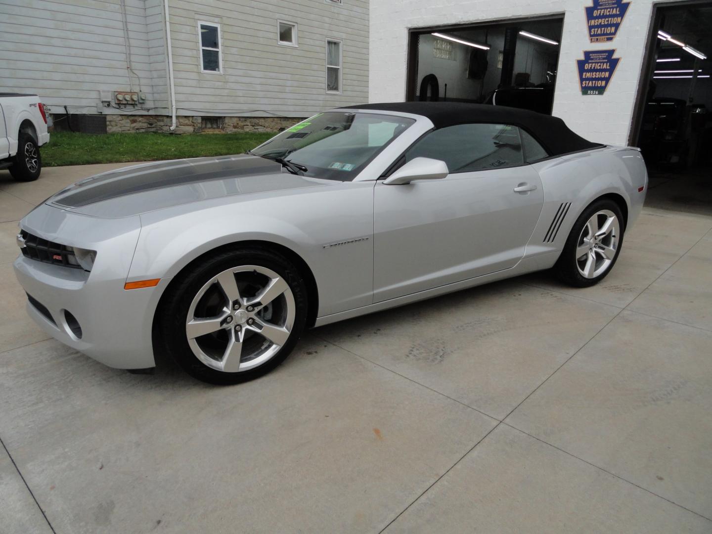 2011 Silver Ice Metallic /Two Tone Chevrolet Camaro RS (2G1FB3DD7B9) with an 3.6L V6 DOHC 24V engine, 6-Speed Automatic transmission, located at 827 W 26th Street, Erie, PA, 16508, (814) 455-3401, 42.105431, -80.090942 - Thanks for looking at our like new low mileage rust and accident-free recent trade in. This is the RS model with lots of options and it's in like new condition with no paint work or damage and it also comes with a like new nonsmoker interior plus the undercarriage is also in like new condition. This- Photo#6