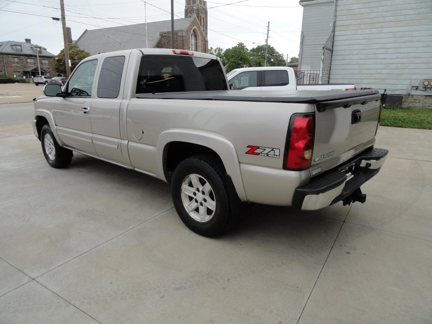2006 Silver Birch /Greystone Chevrolet Silverado 1500 LT Ext. Cab 4WD (1GCEK19B46Z) with an 5.3L V8 OHV 16V engine, 4-Speed Automatic Overdrive transmission, located at 827 W 26th Street, Erie, PA, 16508, (814) 455-3401, 42.105431, -80.090942 - Thanks for looking at our very clean and hard to find in good condition truck. Yes, this truck has a few miles, but as can be seen by the pictures it's in very good condition with recently replaced cab corners along and rocker panels. As you know trucks in this lower price range in good condition ar- Photo#5