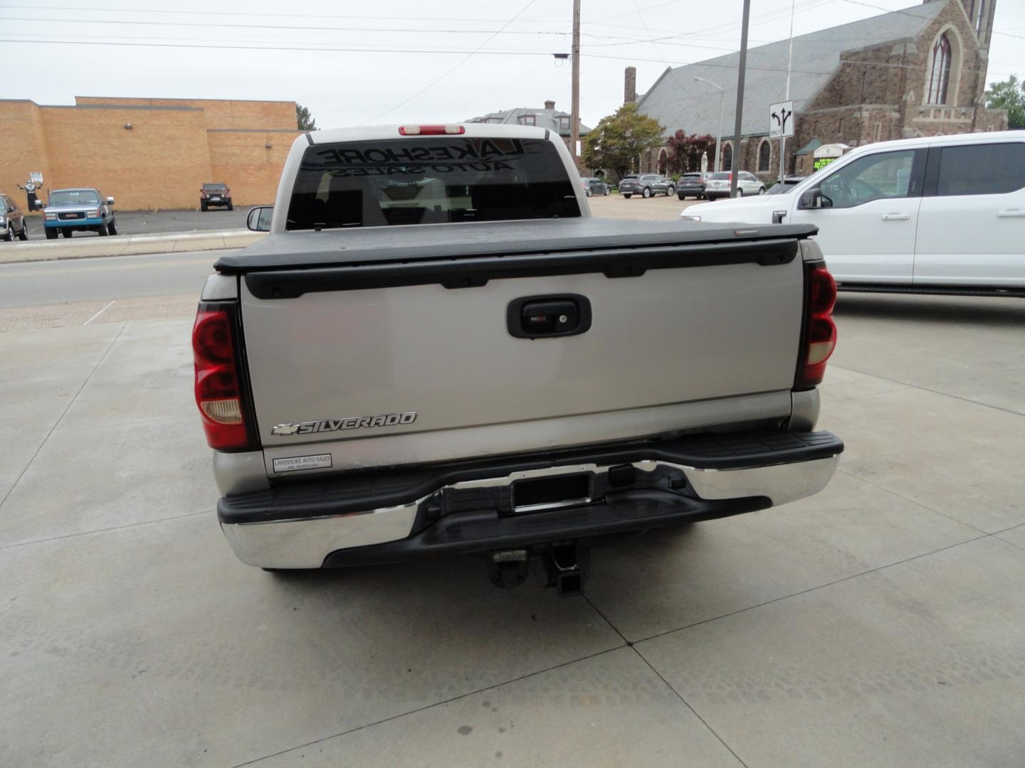 2006 Silver Birch /Greystone Chevrolet Silverado 1500 LT Ext. Cab 4WD (1GCEK19B46Z) with an 5.3L V8 OHV 16V engine, 4-Speed Automatic Overdrive transmission, located at 827 W 26th Street, Erie, PA, 16508, (814) 455-3401, 42.105431, -80.090942 - Thanks for looking at our very clean and hard to find in good condition truck. Yes, this truck has a few miles, but as can be seen by the pictures it's in very good condition with recently replaced cab corners along and rocker panels. As you know trucks in this lower price range in good condition ar- Photo#4