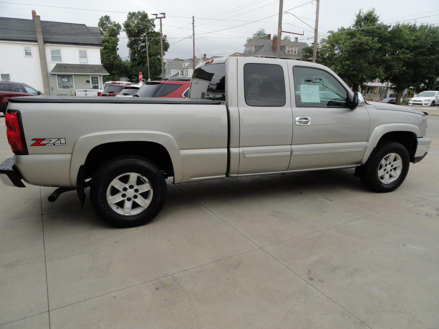 2006 Silver Birch /Greystone Chevrolet Silverado 1500 LT Ext. Cab 4WD (1GCEK19B46Z) with an 5.3L V8 OHV 16V engine, 4-Speed Automatic Overdrive transmission, located at 827 W 26th Street, Erie, PA, 16508, (814) 455-3401, 42.105431, -80.090942 - Thanks for looking at our very clean and hard to find in good condition truck. Yes, this truck has a few miles, but as can be seen by the pictures it's in very good condition with recently replaced cab corners along and rocker panels. As you know trucks in this lower price range in good condition ar- Photo#3