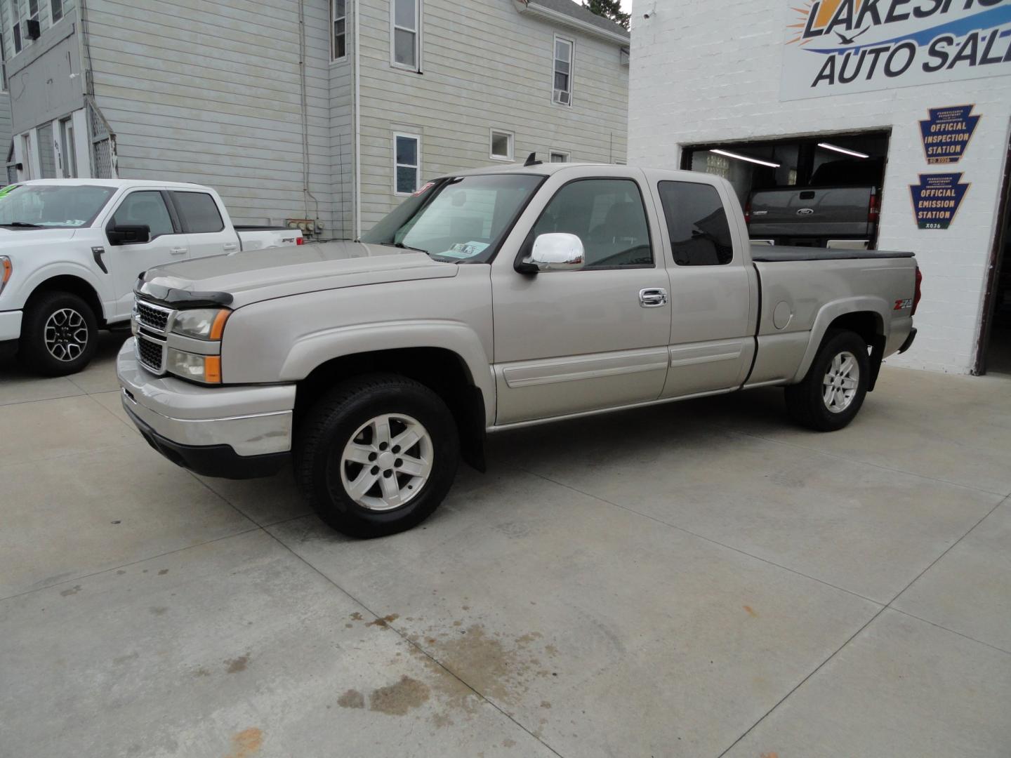 2006 Silver Birch /Greystone Chevrolet Silverado 1500 LT Ext. Cab 4WD (1GCEK19B46Z) with an 5.3L V8 OHV 16V engine, 4-Speed Automatic Overdrive transmission, located at 827 W 26th Street, Erie, PA, 16508, (814) 455-3401, 42.105431, -80.090942 - Thanks for looking at our very clean and hard to find in good condition truck. Yes, this truck has a few miles, but as can be seen by the pictures it's in very good condition with recently replaced cab corners along and rocker panels. As you know trucks in this lower price range in good condition ar- Photo#6