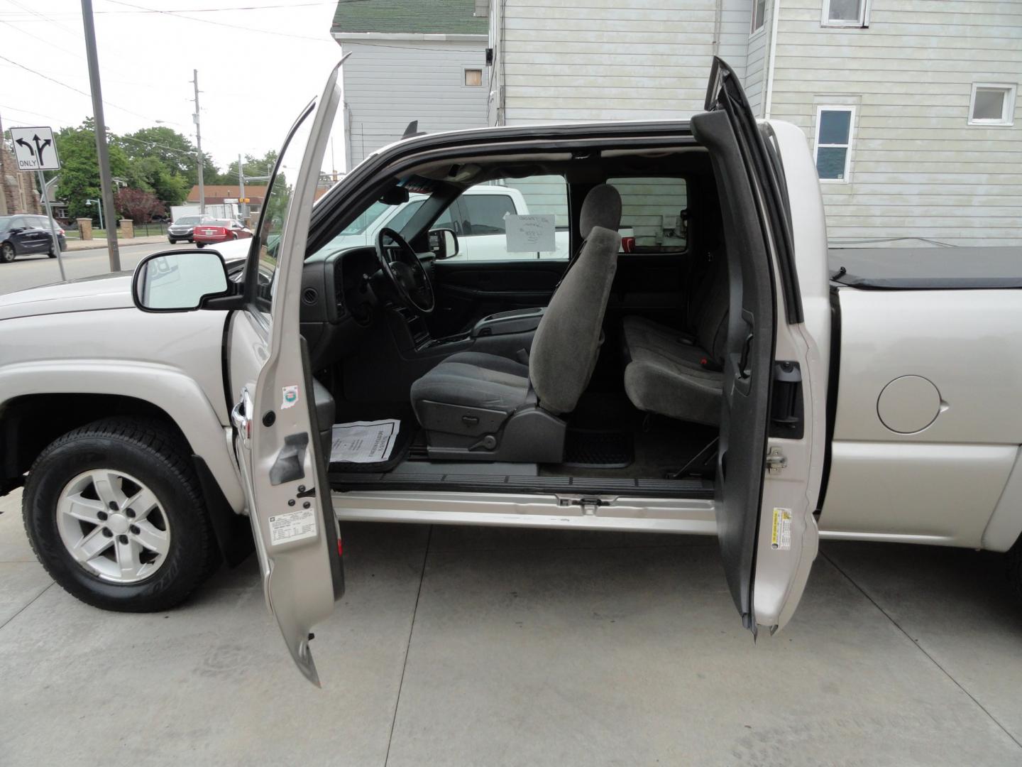 2006 Silver Birch /Greystone Chevrolet Silverado 1500 LT Ext. Cab 4WD (1GCEK19B46Z) with an 5.3L V8 OHV 16V engine, 4-Speed Automatic Overdrive transmission, located at 827 W 26th Street, Erie, PA, 16508, (814) 455-3401, 42.105431, -80.090942 - Thanks for looking at our very clean and hard to find in good condition truck. Yes, this truck has a few miles, but as can be seen by the pictures it's in very good condition with recently replaced cab corners along and rocker panels. As you know trucks in this lower price range in good condition ar- Photo#8