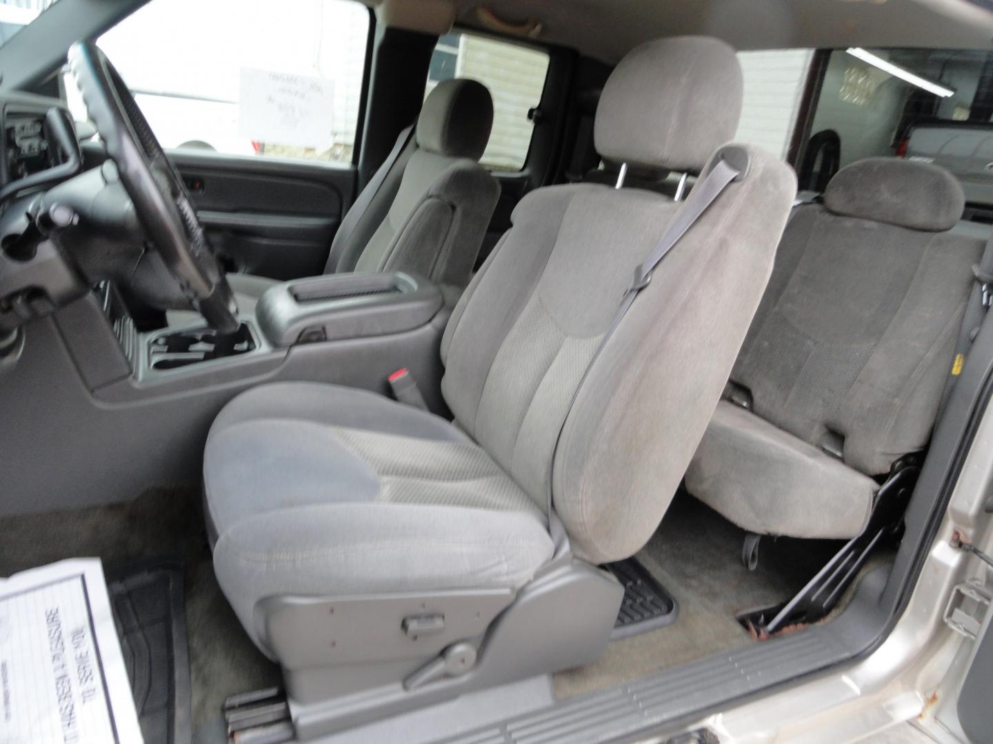 2006 Silver Birch /Greystone Chevrolet Silverado 1500 LT Ext. Cab 4WD (1GCEK19B46Z) with an 5.3L V8 OHV 16V engine, 4-Speed Automatic Overdrive transmission, located at 827 W 26th Street, Erie, PA, 16508, (814) 455-3401, 42.105431, -80.090942 - Thanks for looking at our very clean and hard to find in good condition truck. Yes, this truck has a few miles, but as can be seen by the pictures it's in very good condition with recently replaced cab corners along and rocker panels. As you know trucks in this lower price range in good condition ar- Photo#21