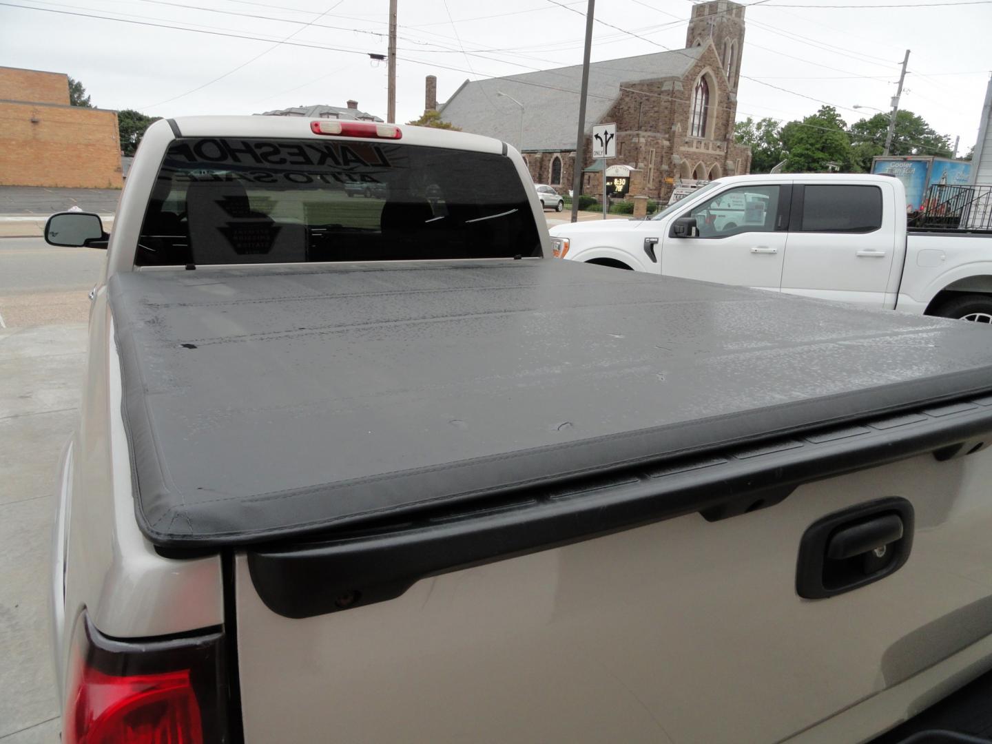 2006 Silver Birch /Greystone Chevrolet Silverado 1500 LT Ext. Cab 4WD (1GCEK19B46Z) with an 5.3L V8 OHV 16V engine, 4-Speed Automatic Overdrive transmission, located at 827 W 26th Street, Erie, PA, 16508, (814) 455-3401, 42.105431, -80.090942 - Thanks for looking at our very clean and hard to find in good condition truck. Yes, this truck has a few miles, but as can be seen by the pictures it's in very good condition with recently replaced cab corners along and rocker panels. As you know trucks in this lower price range in good condition ar- Photo#28