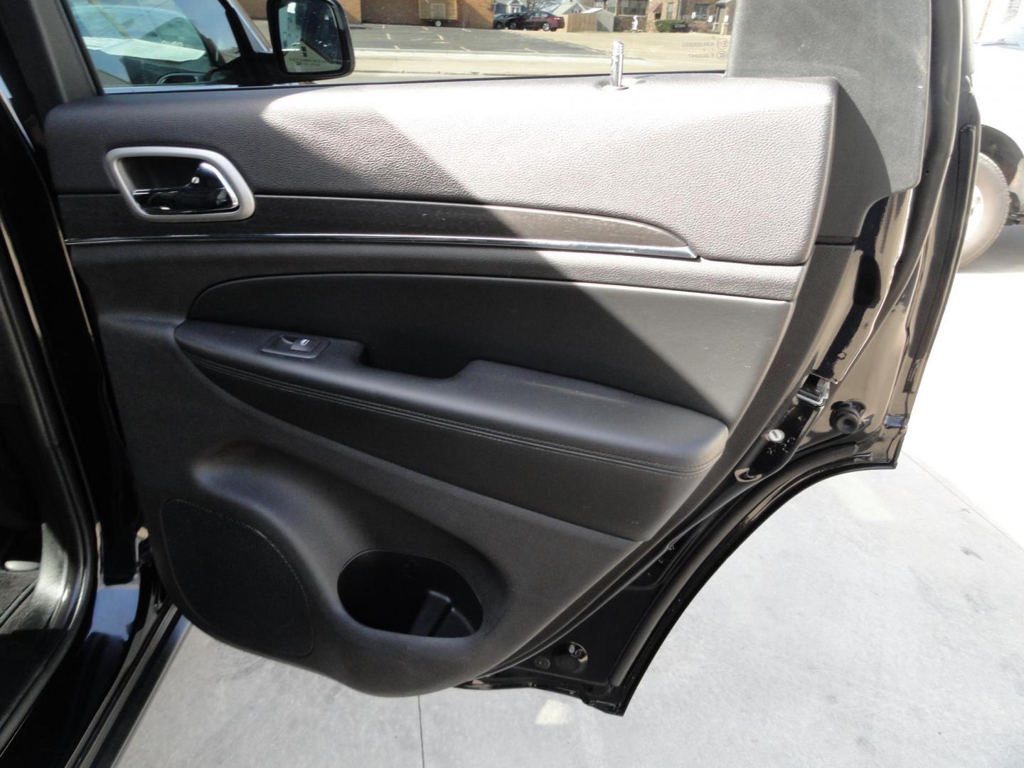 2018 Diamond Black Crystal Pearl-Coat /Black Jeep Grand Cherokee Limited 4WD (1C4RJFBG9JC) with an 3.6L V6 DOHC 24V engine, 8 SPEED AUTOMATIC transmission, located at 827 W 26th Street, Erie, PA, 16508, (814) 455-3401, 42.105431, -80.090942 - Photo#35