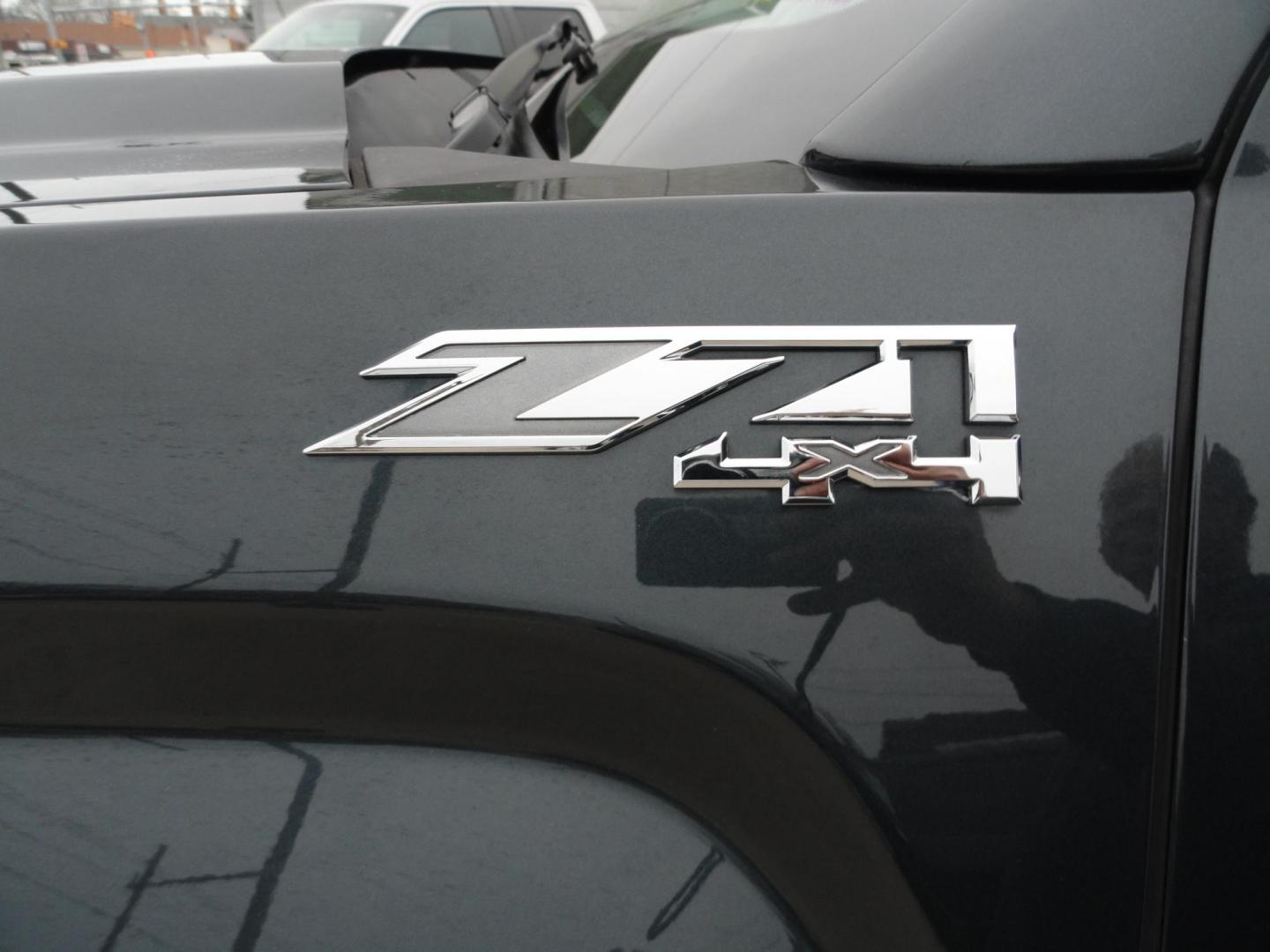 2017 Dark Slate Metallic /Graphite GMC Sierra 1500 SLT (1GTV2NEC4HZ) with an 5.3L V8 OHV 16V engine, 8-Speed Automatic transmission, located at 827 W 26th Street, Erie, PA, 16508, (814) 455-3401, 42.105431, -80.090942 - Thanks for looking at our accident free like new GMC trade in. Please be advised that we sold this truck two months ago and the buyer traded it back in to us on a GMC Denali which is what he originally wanted and also be advised that these are two month old pictures and the current mileage is 99301. - Photo#8