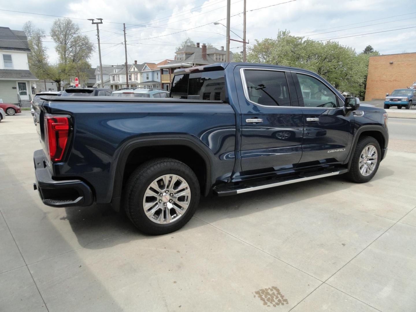 2019 Pacific Blue Metallic /Graphite GMC Sierra 1500 Denali Crew Cab 4WD (1GTU9FED7KZ) with an 5.3L V8 OHV 16V engine, 8 SPEED AUTOMATIC transmission, located at 827 W 26th Street, Erie, PA, 16508, (814) 455-3401, 42.105431, -80.090942 - Thanks for looking at our one owner rust and accident-free new truck trade. This is the top-of-the-line GMC Sierra Denali model with just about all the options on this top-of-the-line model and if you know this model you know what they are. A full service was just completed in our service department - Photo#4