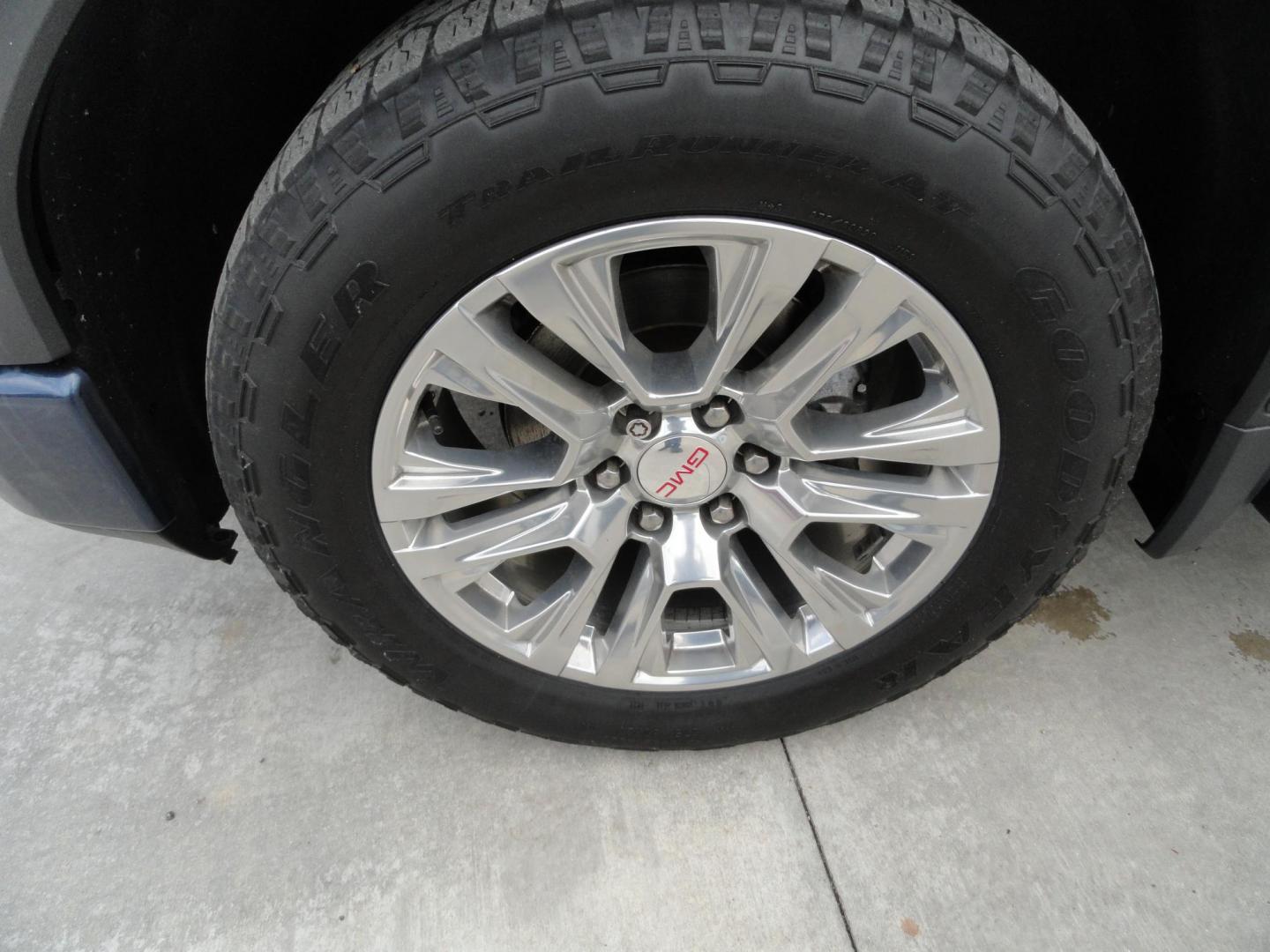 2019 Pacific Blue Metallic /Graphite GMC Sierra 1500 Denali Crew Cab 4WD (1GTU9FED7KZ) with an 5.3L V8 OHV 16V engine, 8 SPEED AUTOMATIC transmission, located at 827 W 26th Street, Erie, PA, 16508, (814) 455-3401, 42.105431, -80.090942 - Thanks for looking at our one owner rust and accident-free new truck trade. This is the top-of-the-line GMC Sierra Denali model with just about all the options on this top-of-the-line model and if you know this model you know what they are. A full service was just completed in our service department - Photo#43