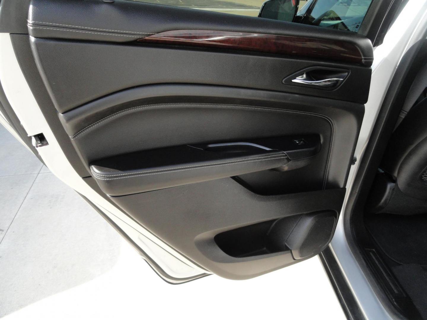 2015 Switchblade Silver Metallic /Jet Black Cadillac SRX-4 Performance Collection AWD (3GYFNFE34FS) with an 3.6L V6 DOHC 24V FFV engine, 6-Speed Automatic transmission, located at 827 W 26th Street, Erie, PA, 16508, (814) 455-3401, 42.105431, -80.090942 - Thanks for looking at our two-owner rust free like new trade in. This SUV just came back in on trade from a previous owner who trade it back in to us on a Cadillac XT5. This is the Performance model with all the options including all wheel drive, dual power heated front seats, remote start, a panora - Photo#30