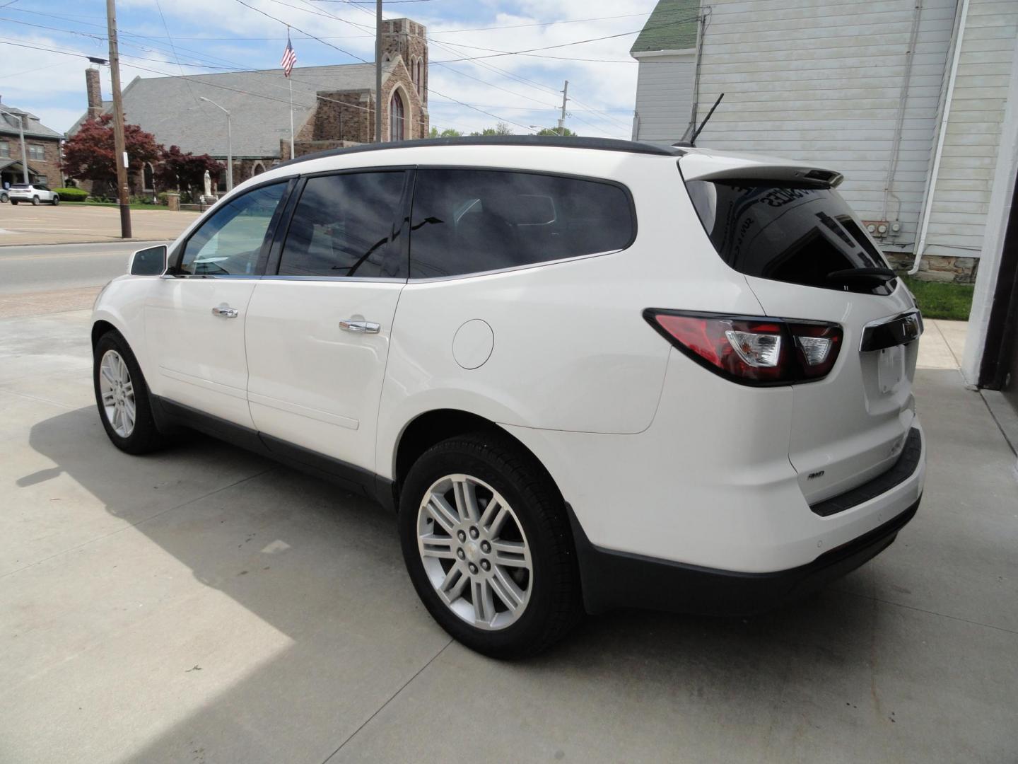 2014 Summit White /Graphite Chevrolet Traverse 1LT (1GNKVGKD5EJ) with an 3.6L V6 DOHC 24V engine, 6-Speed Automatic transmission, located at 827 W 26th Street, Erie, PA, 16508, (814) 455-3401, 42.105431, -80.090942 - Photo#8