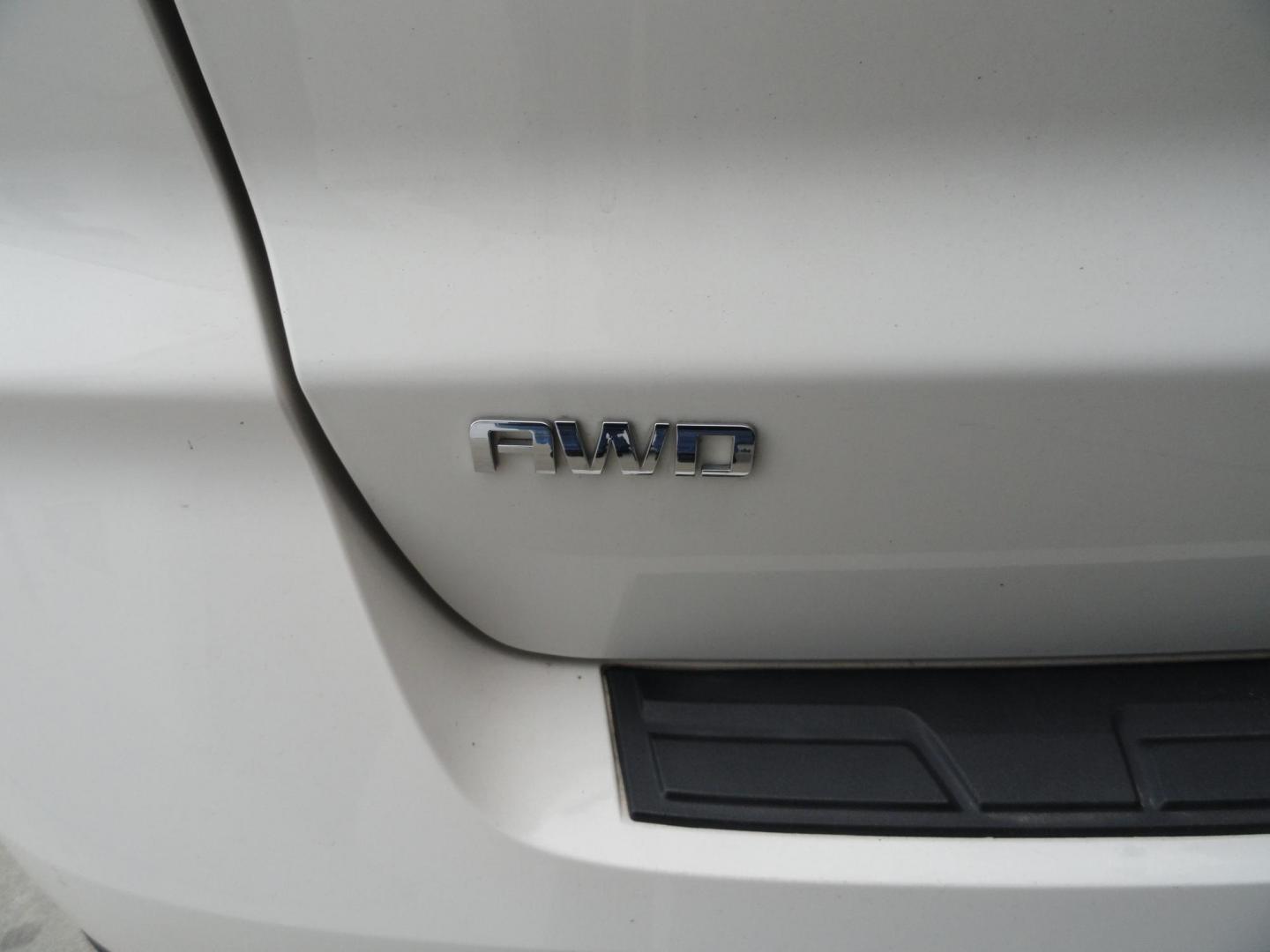 2014 Summit White /Graphite Chevrolet Traverse 1LT (1GNKVGKD5EJ) with an 3.6L V6 DOHC 24V engine, 6-Speed Automatic transmission, located at 827 W 26th Street, Erie, PA, 16508, (814) 455-3401, 42.105431, -80.090942 - Photo#7