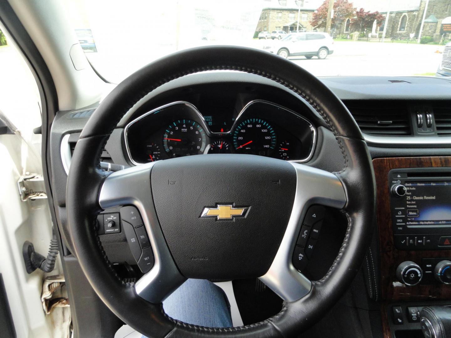 2014 Summit White /Graphite Chevrolet Traverse 1LT (1GNKVGKD5EJ) with an 3.6L V6 DOHC 24V engine, 6-Speed Automatic transmission, located at 827 W 26th Street, Erie, PA, 16508, (814) 455-3401, 42.105431, -80.090942 - Photo#13