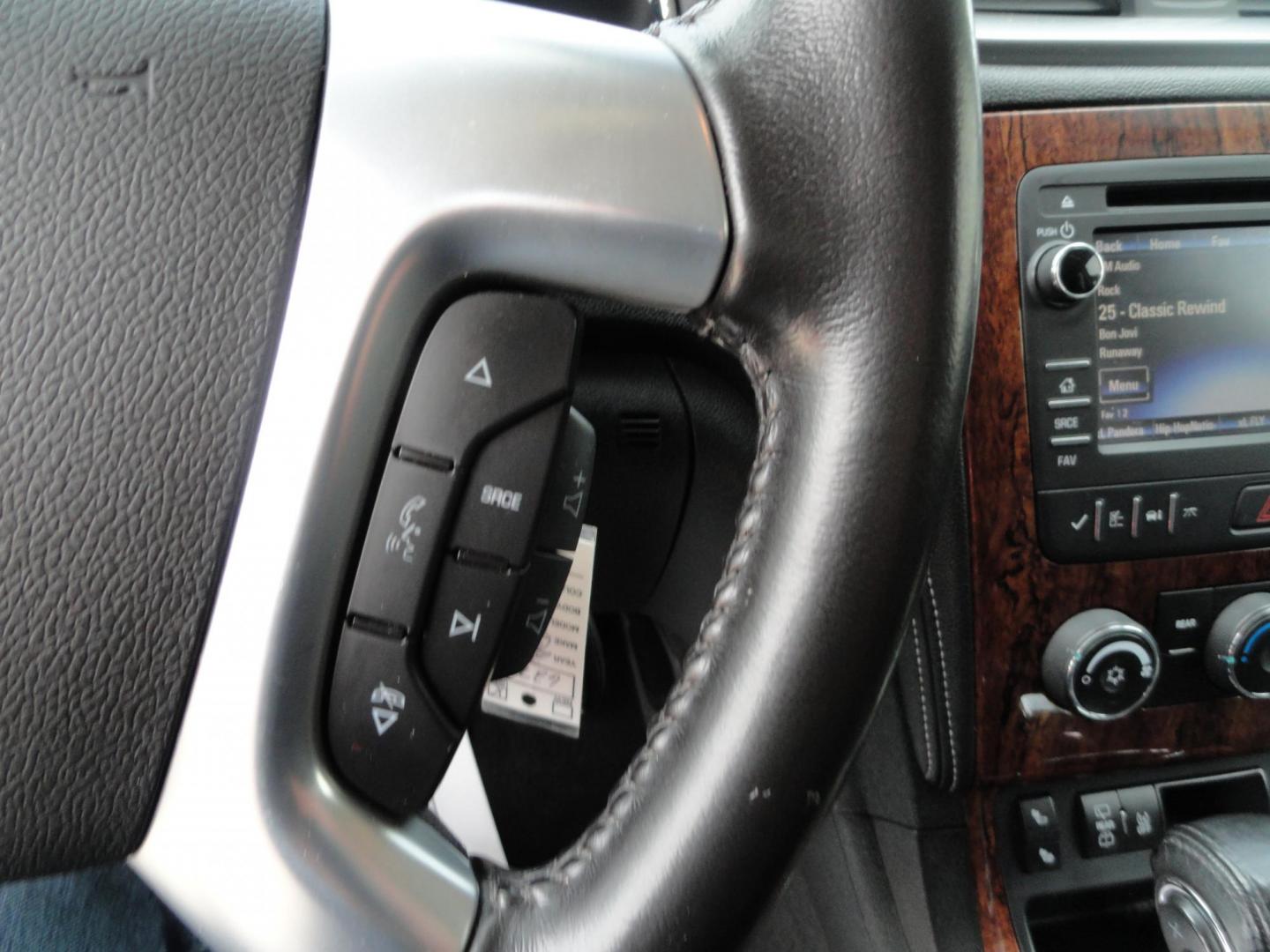 2014 Summit White /Graphite Chevrolet Traverse 1LT (1GNKVGKD5EJ) with an 3.6L V6 DOHC 24V engine, 6-Speed Automatic transmission, located at 827 W 26th Street, Erie, PA, 16508, (814) 455-3401, 42.105431, -80.090942 - Photo#15