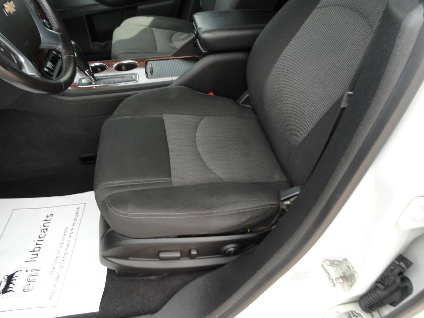 2014 Summit White /Graphite Chevrolet Traverse 1LT (1GNKVGKD5EJ) with an 3.6L V6 DOHC 24V engine, 6-Speed Automatic transmission, located at 827 W 26th Street, Erie, PA, 16508, (814) 455-3401, 42.105431, -80.090942 - Photo#21
