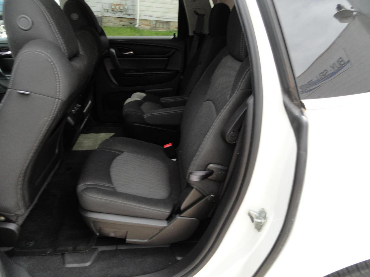 2014 Summit White /Graphite Chevrolet Traverse 1LT (1GNKVGKD5EJ) with an 3.6L V6 DOHC 24V engine, 6-Speed Automatic transmission, located at 827 W 26th Street, Erie, PA, 16508, (814) 455-3401, 42.105431, -80.090942 - Photo#22