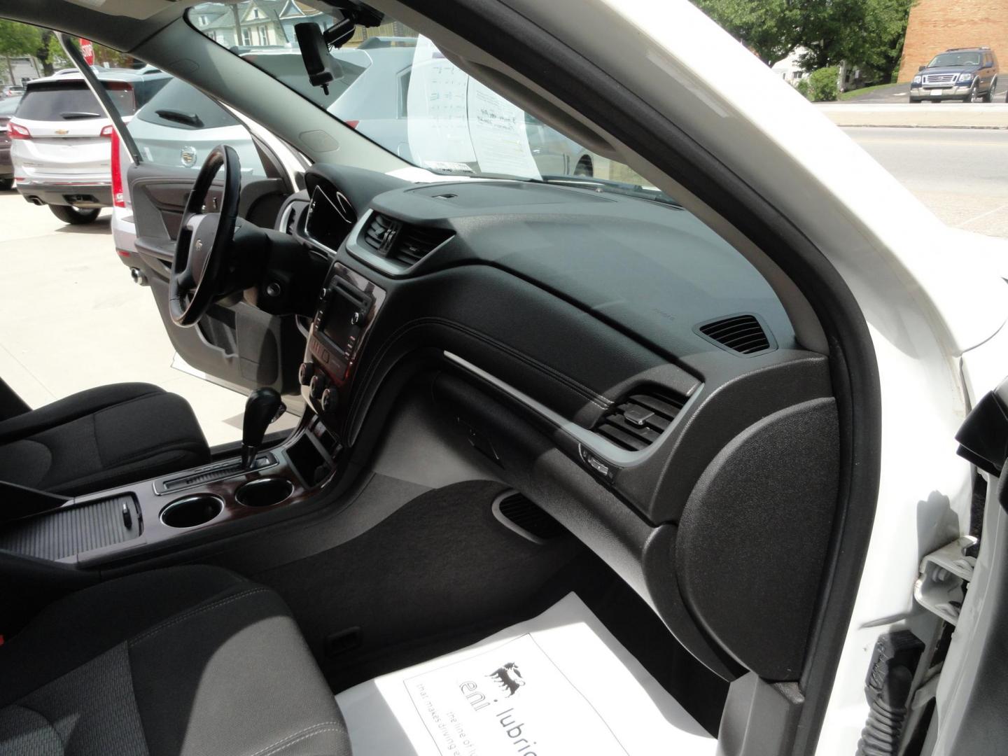 2014 Summit White /Graphite Chevrolet Traverse 1LT (1GNKVGKD5EJ) with an 3.6L V6 DOHC 24V engine, 6-Speed Automatic transmission, located at 827 W 26th Street, Erie, PA, 16508, (814) 455-3401, 42.105431, -80.090942 - Photo#27