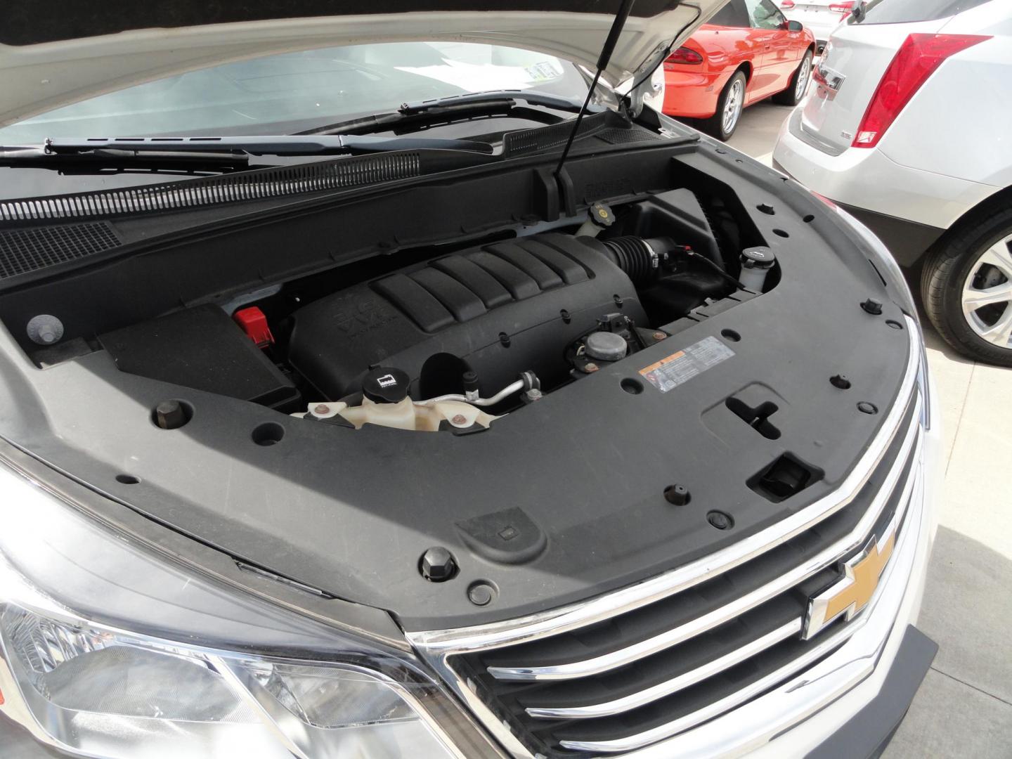 2014 Summit White /Graphite Chevrolet Traverse 1LT (1GNKVGKD5EJ) with an 3.6L V6 DOHC 24V engine, 6-Speed Automatic transmission, located at 827 W 26th Street, Erie, PA, 16508, (814) 455-3401, 42.105431, -80.090942 - Photo#29