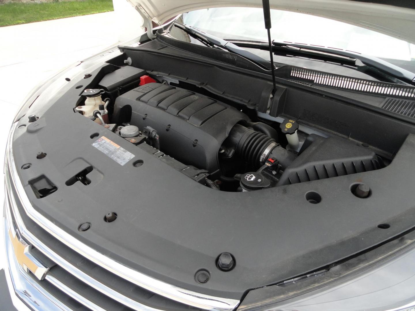 2014 Summit White /Graphite Chevrolet Traverse 1LT (1GNKVGKD5EJ) with an 3.6L V6 DOHC 24V engine, 6-Speed Automatic transmission, located at 827 W 26th Street, Erie, PA, 16508, (814) 455-3401, 42.105431, -80.090942 - Photo#30