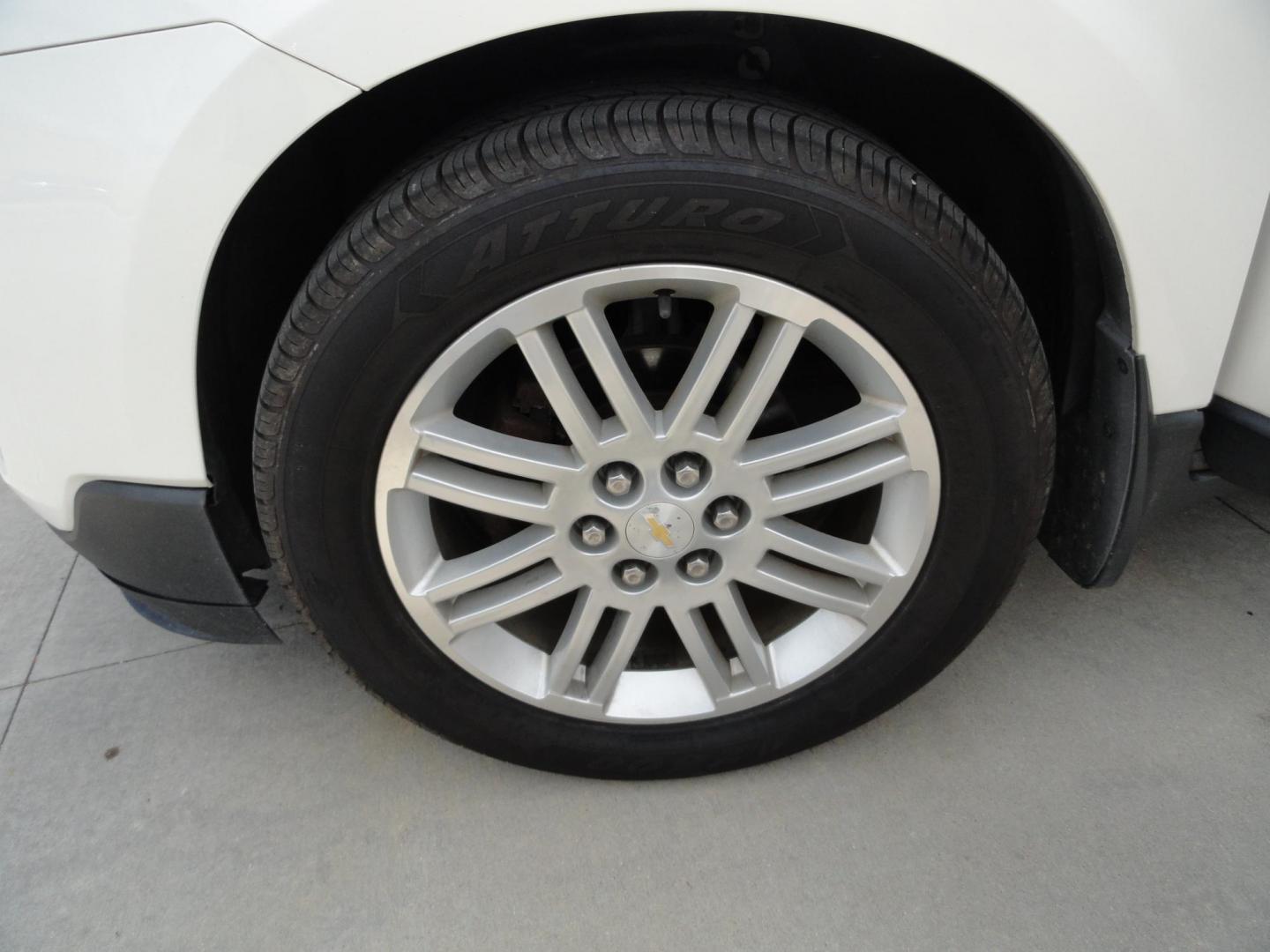 2014 Summit White /Graphite Chevrolet Traverse 1LT (1GNKVGKD5EJ) with an 3.6L V6 DOHC 24V engine, 6-Speed Automatic transmission, located at 827 W 26th Street, Erie, PA, 16508, (814) 455-3401, 42.105431, -80.090942 - Photo#32