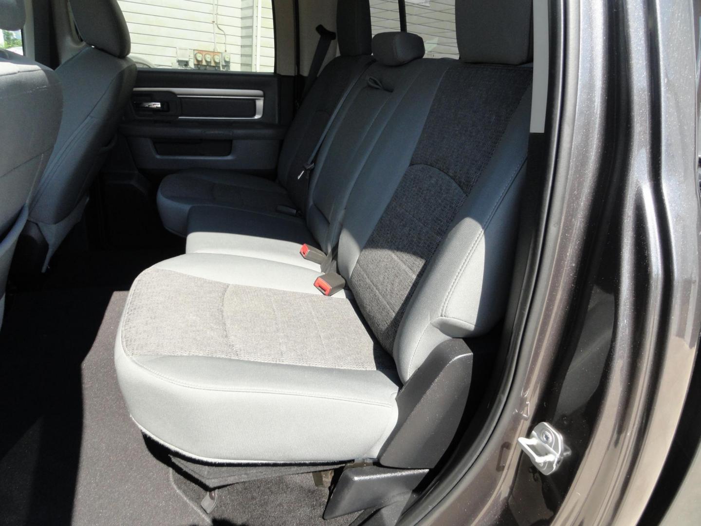 2016 Granite Crystal Metallic /Greystone RAM 1500 Big Horn Crew Cab SWB 4WD (3C6RR7LT4GG) with an 5.7L V8 OHV 16V engine, 6A transmission, located at 827 W 26th Street, Erie, PA, 16508, (814) 455-3401, 42.105431, -80.090942 - Photo#33