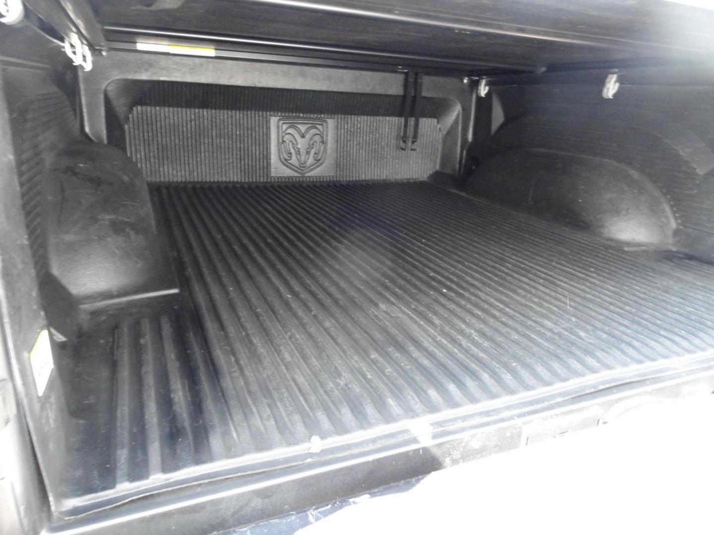 2016 Granite Crystal Metallic /Greystone RAM 1500 Big Horn Crew Cab SWB 4WD (3C6RR7LT4GG) with an 5.7L V8 OHV 16V engine, 6A transmission, located at 827 W 26th Street, Erie, PA, 16508, (814) 455-3401, 42.105431, -80.090942 - Photo#39