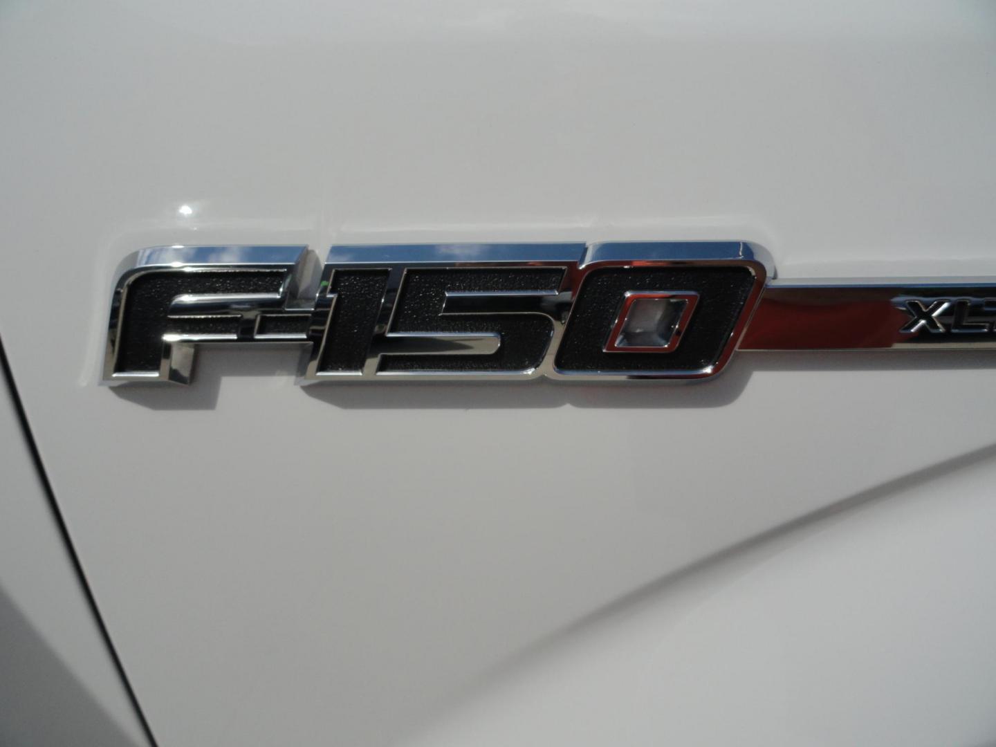 2013 Oxford White /Greystone Ford F-150 XLT SuperCrew 6.5-ft. Bed 4WD (1FTFW1ET5DF) with an 3.5L V6 TURBO engine, 6-Speed Automatic transmission, located at 827 W 26th Street, Erie, PA, 16508, (814) 455-3401, 42.105431, -80.090942 - Thanks for looking at our super clean rust and accident-free new arrival. This is the XLT Super Crew model with four-wheel drive, power drivers seat, power pedals, power rear sliding window, remote start, rear back up camera, rear parking sensors, the factory chrome package and lots more. This truck - Photo#3