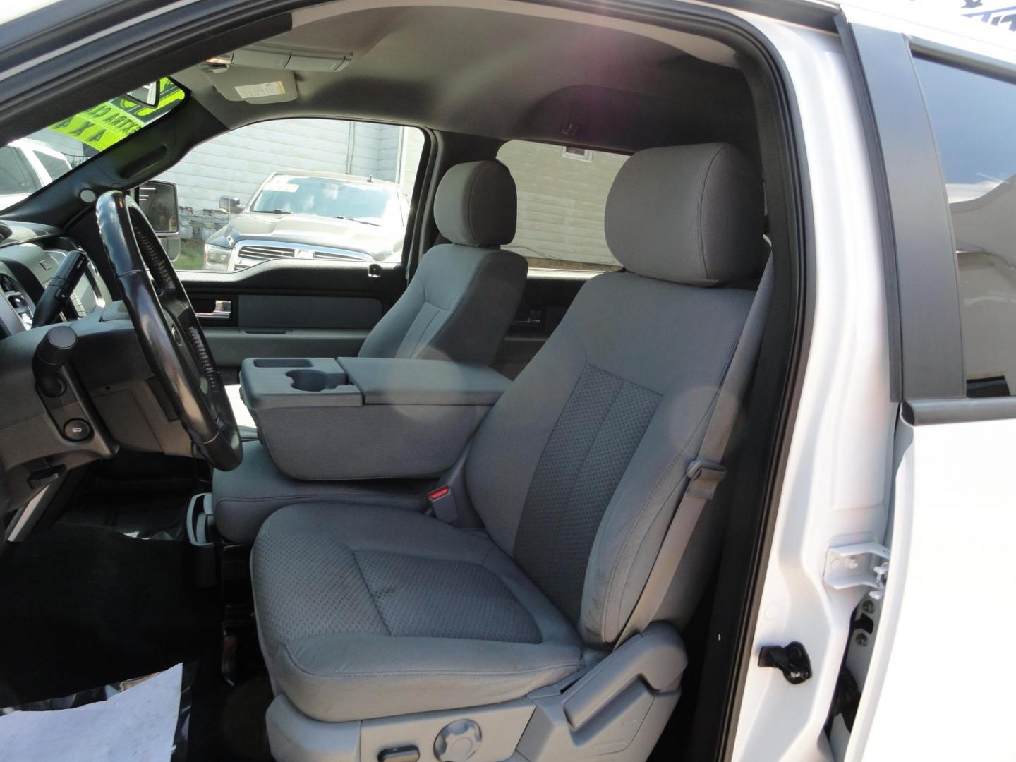 2013 Oxford White /Greystone Ford F-150 XLT SuperCrew 6.5-ft. Bed 4WD (1FTFW1ET5DF) with an 3.5L V6 TURBO engine, 6-Speed Automatic transmission, located at 827 W 26th Street, Erie, PA, 16508, (814) 455-3401, 42.105431, -80.090942 - Thanks for looking at our super clean rust and accident-free new arrival. This is the XLT Super Crew model with four-wheel drive, power drivers seat, power pedals, power rear sliding window, remote start, rear back up camera, rear parking sensors, the factory chrome package and lots more. This truck - Photo#23