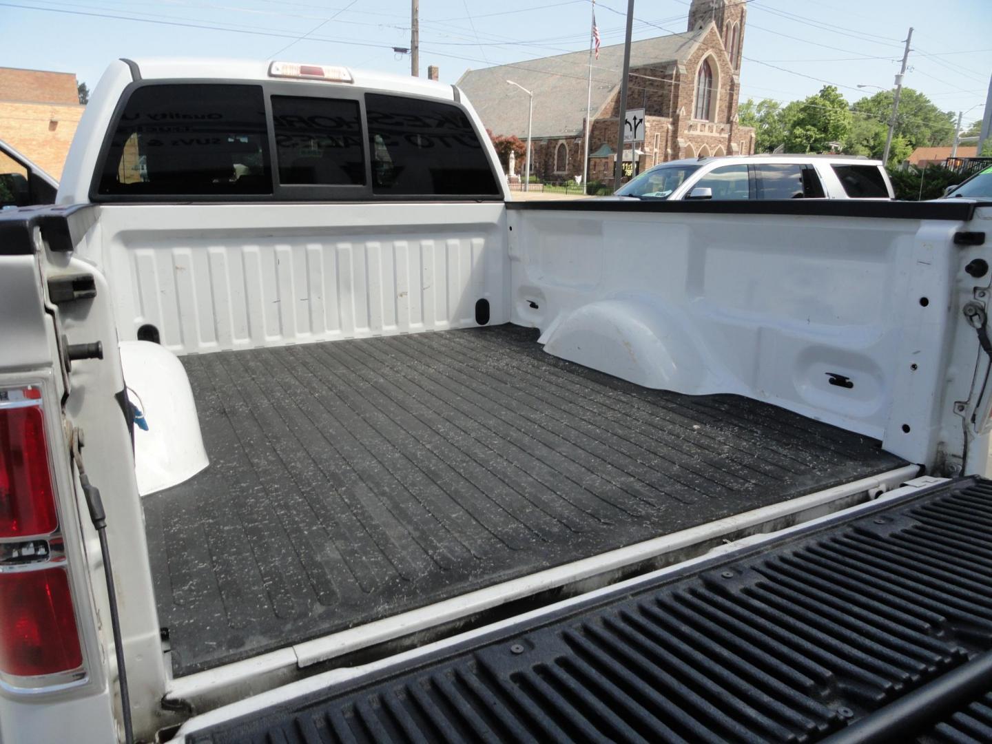 2013 Oxford White /Greystone Ford F-150 XLT SuperCrew 6.5-ft. Bed 4WD (1FTFW1ET5DF) with an 3.5L V6 TURBO engine, 6-Speed Automatic transmission, located at 827 W 26th Street, Erie, PA, 16508, (814) 455-3401, 42.105431, -80.090942 - Thanks for looking at our super clean rust and accident-free new arrival. This is the XLT Super Crew model with four-wheel drive, power drivers seat, power pedals, power rear sliding window, remote start, rear back up camera, rear parking sensors, the factory chrome package and lots more. This truck - Photo#36