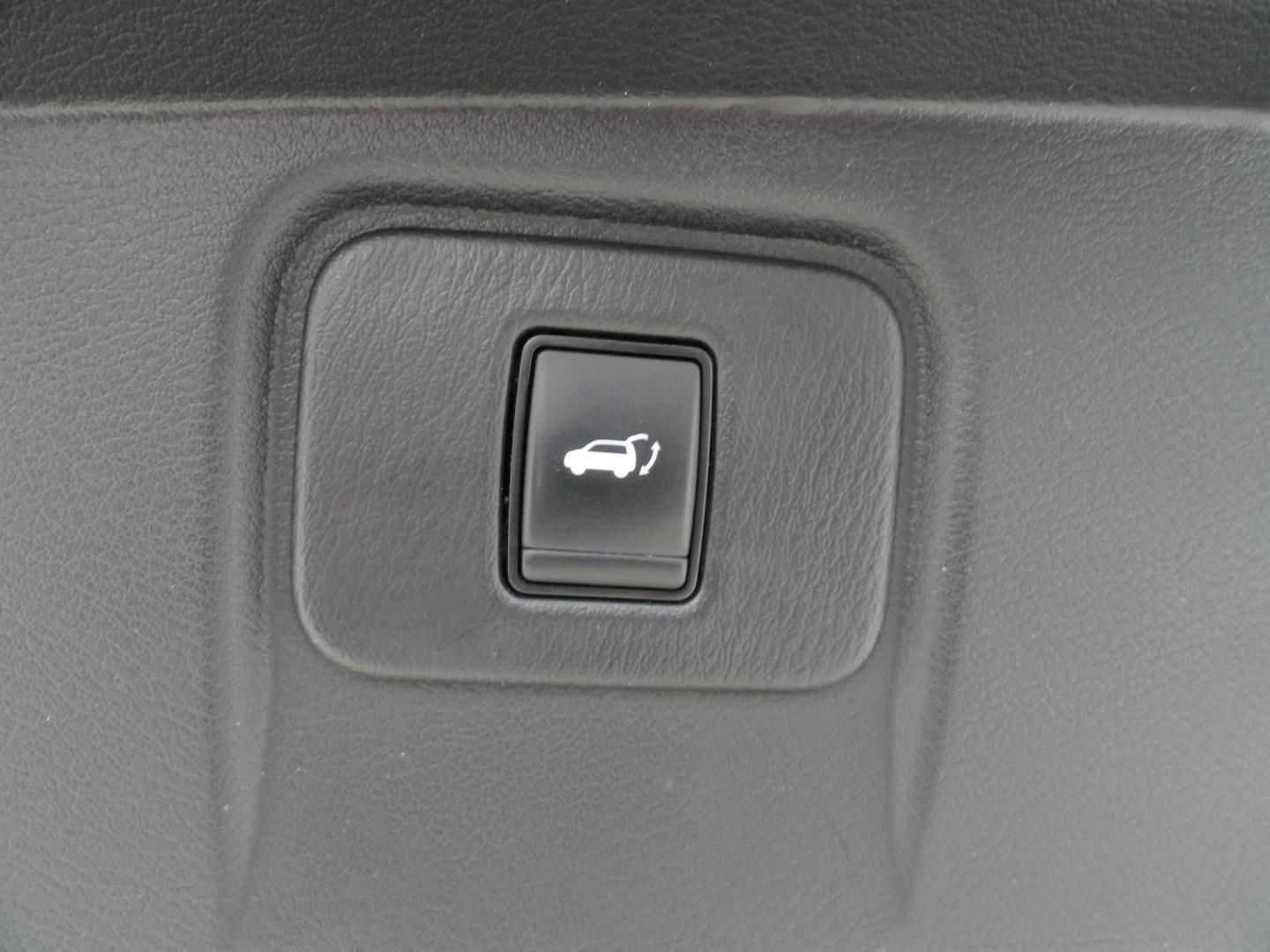 2020 Super Black /Graphite Nissan Murano SL (5N1AZ2CS6LN) with an 3.5L V6 DOHC 24V engine, CVT transmission, located at 827 W 26th Street, Erie, PA, 16508, (814) 455-3401, 42.105431, -80.090942 - Photo#35