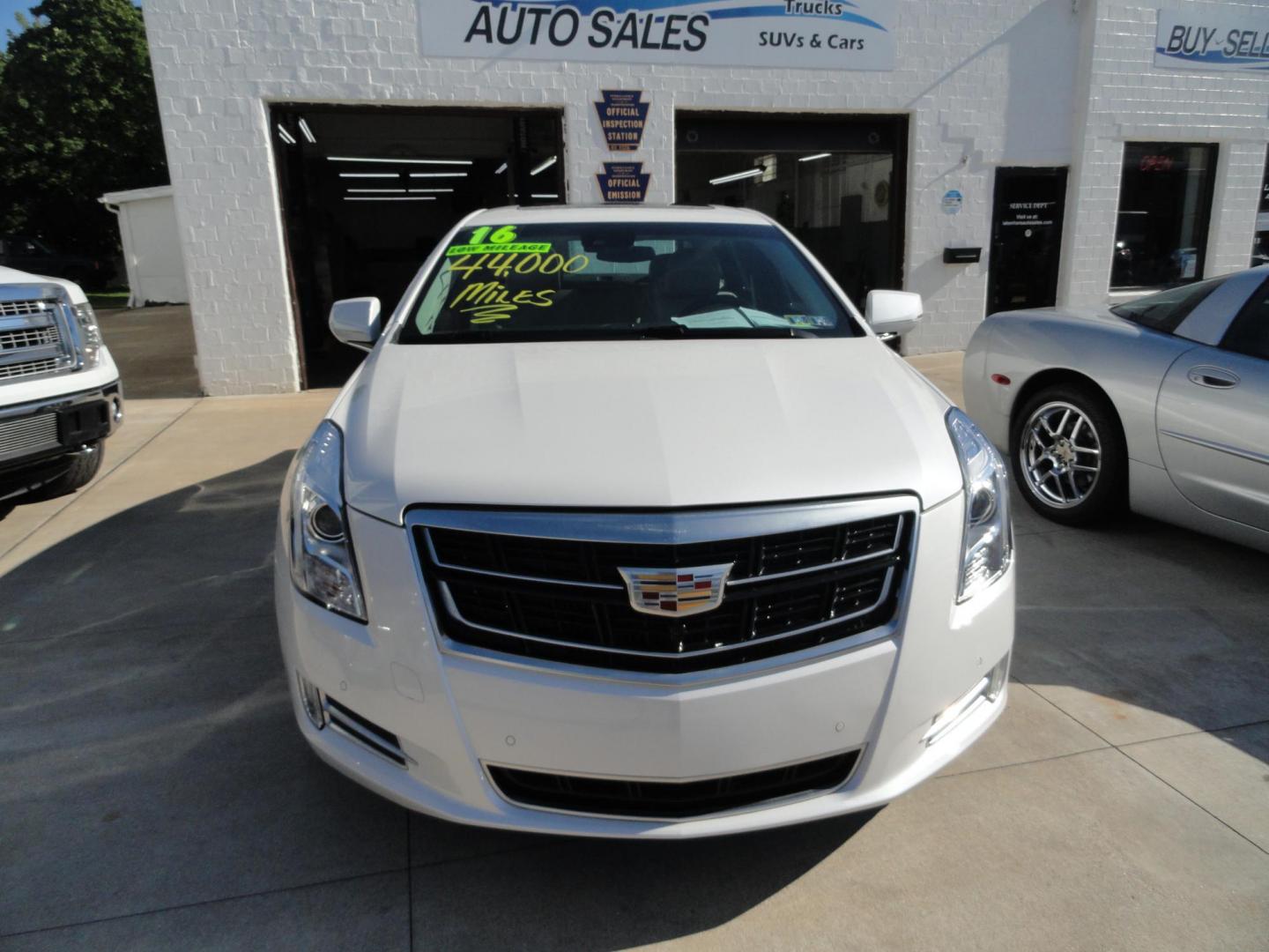 2016 Crystal White Tricoat /Shale Cadillac XTS Luxury AWD (2G61N5S33G9) with an 3.6L V6 DOHC 24V engine, 6A transmission, located at 827 W 26th Street, Erie, PA, 16508, (814) 455-3401, 42.105431, -80.090942 - Photo#1