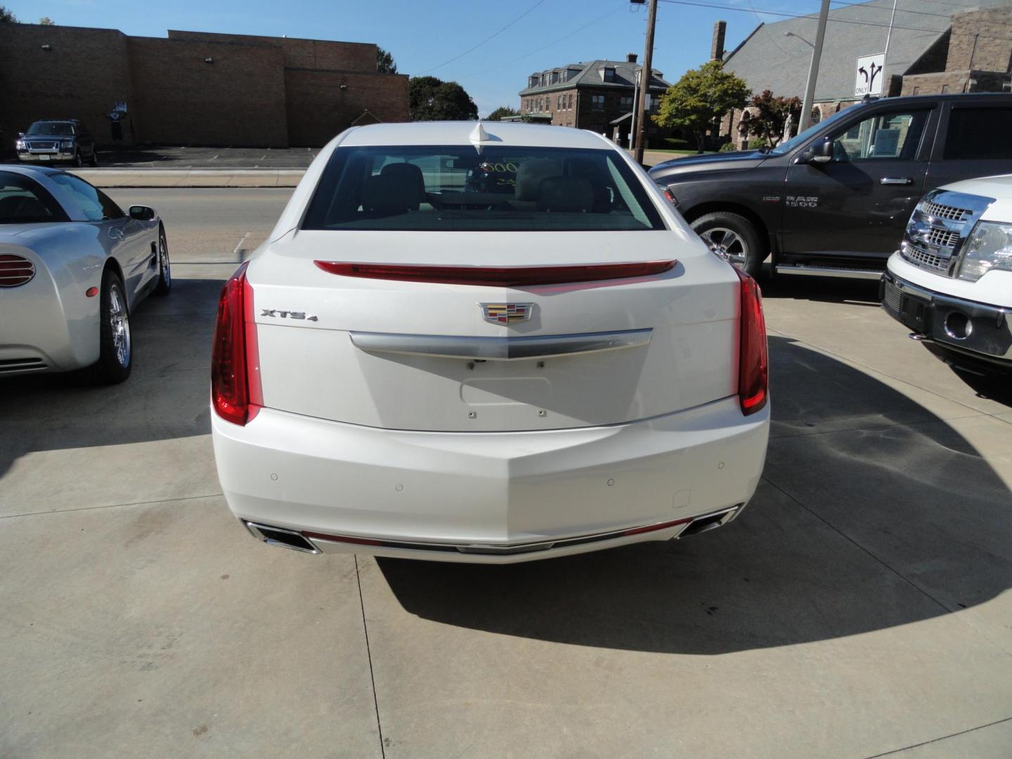2016 Crystal White Tricoat /Shale Cadillac XTS Luxury AWD (2G61N5S33G9) with an 3.6L V6 DOHC 24V engine, 6A transmission, located at 827 W 26th Street, Erie, PA, 16508, (814) 455-3401, 42.105431, -80.090942 - Photo#4
