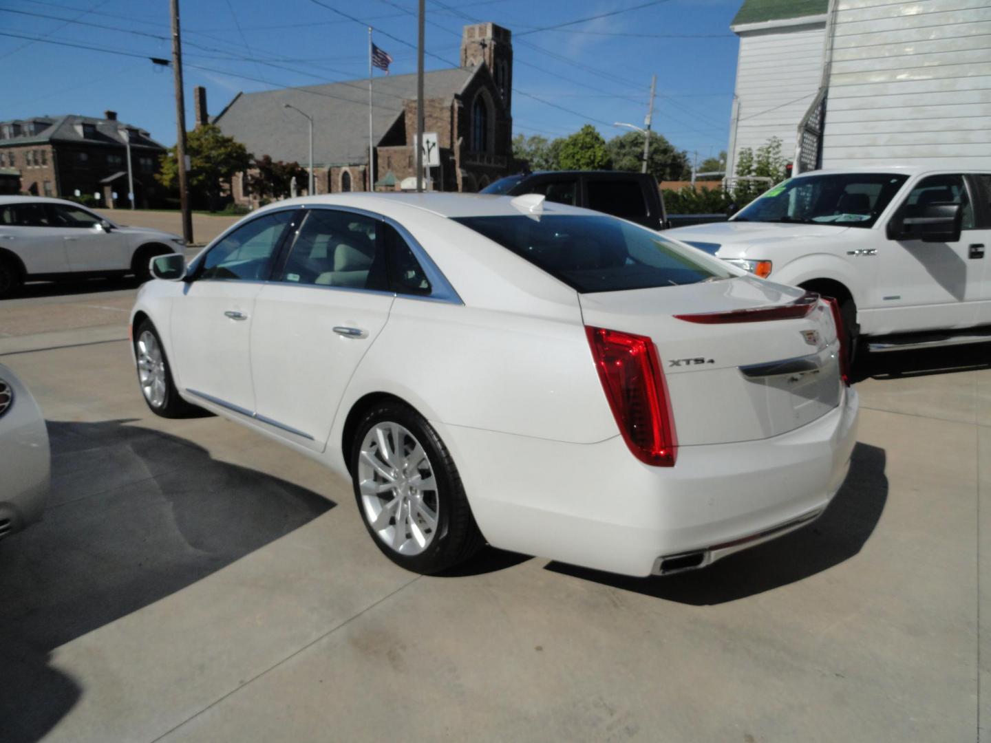 2016 Crystal White Tricoat /Shale Cadillac XTS Luxury AWD (2G61N5S33G9) with an 3.6L V6 DOHC 24V engine, 6A transmission, located at 827 W 26th Street, Erie, PA, 16508, (814) 455-3401, 42.105431, -80.090942 - Photo#5