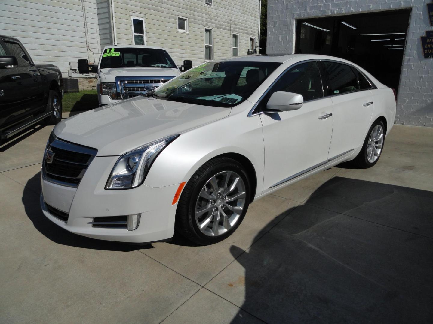 2016 Crystal White Tricoat /Shale Cadillac XTS Luxury AWD (2G61N5S33G9) with an 3.6L V6 DOHC 24V engine, 6A transmission, located at 827 W 26th Street, Erie, PA, 16508, (814) 455-3401, 42.105431, -80.090942 - Photo#6