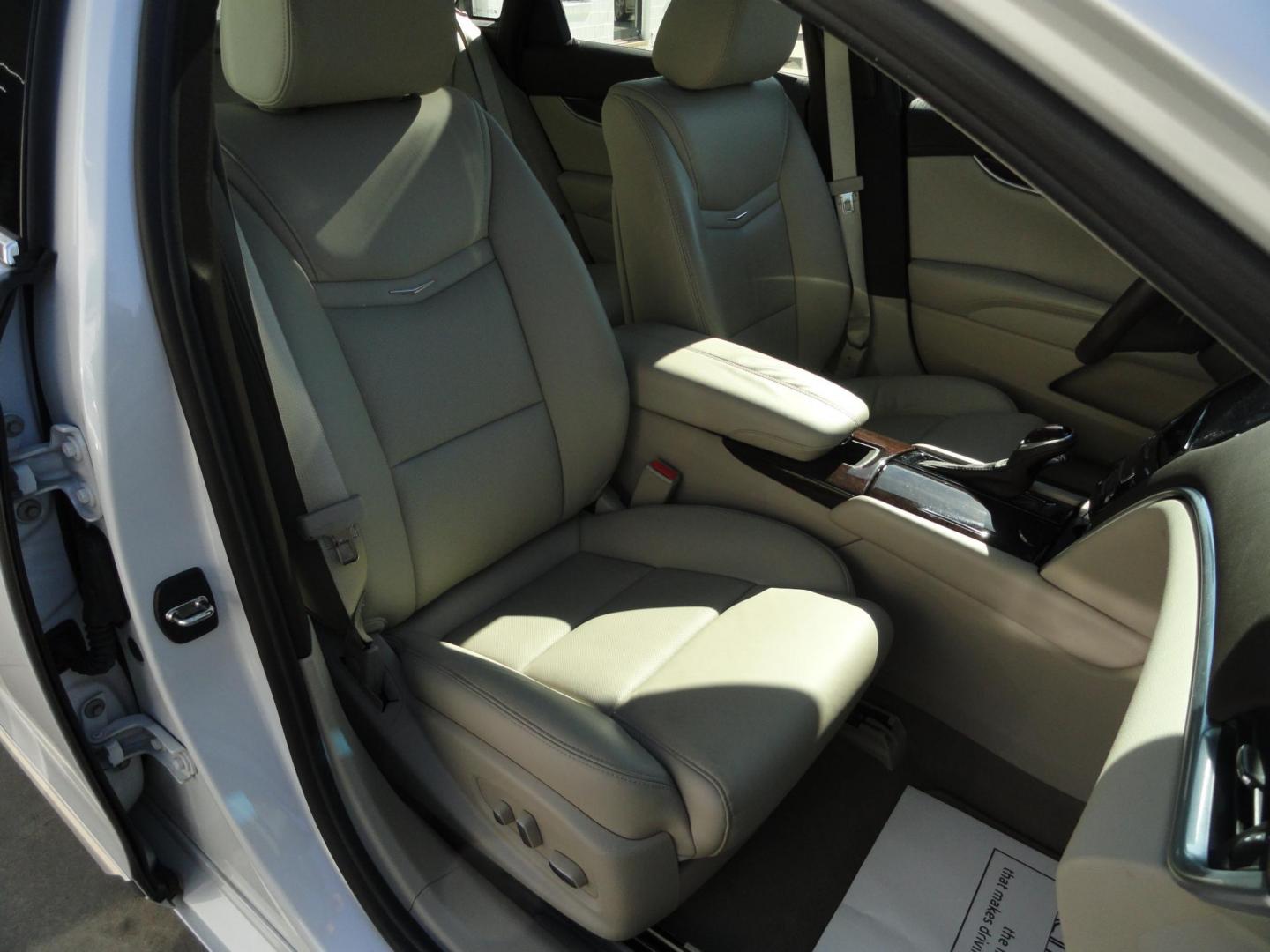 2016 Crystal White Tricoat /Shale Cadillac XTS Luxury AWD (2G61N5S33G9) with an 3.6L V6 DOHC 24V engine, 6A transmission, located at 827 W 26th Street, Erie, PA, 16508, (814) 455-3401, 42.105431, -80.090942 - Photo#37