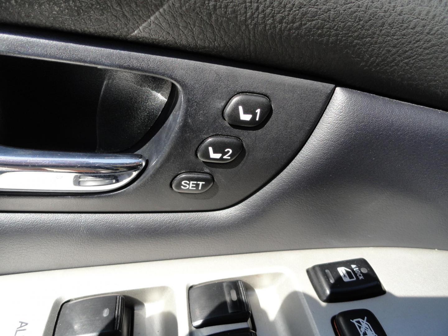 2008 Black Onyx /Jet Black Lexus RX 350 RX350 (2T2HK31U78C) with an 3.5L V6 engine, 5-Speed Automatic Overdrive transmission, located at 827 W 26th Street, Erie, PA, 16508, (814) 455-3401, 42.105431, -80.090942 - Thanks for looking at our LOW MILEAGE two-owner accident and rust-free new arrival. This is the all-wheel drive model with all the options and as most of you know this is a high-end Toyota with a 6-cylinder motor. A full service was just completed in our service department with new Pa state and emis - Photo#21
