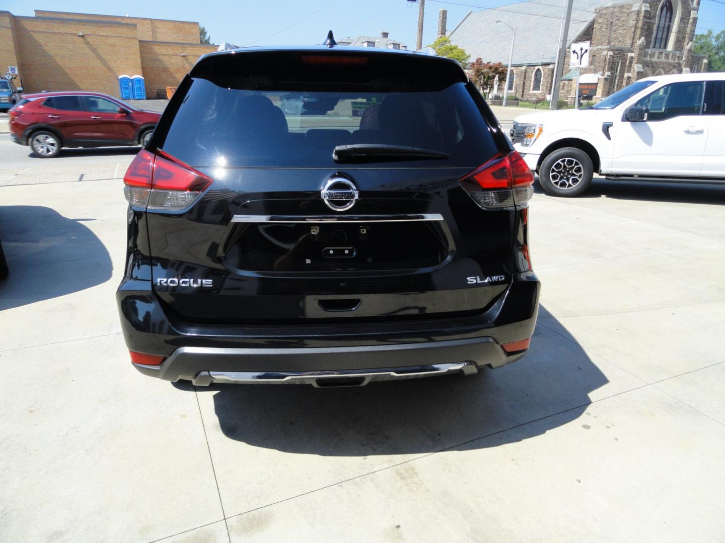 2017 Black Onyx /Two Tone Nissan Rogue SL (5N1AT2MV1HC) with an 2.5L L4 DOHC 16V engine, CVT transmission, located at 827 W 26th Street, Erie, PA, 16508, (814) 455-3401, 42.105431, -80.090942 - Thanks for looking at two owner accident-free new arrival that we sold back in October to a good friend and unfortunately, he passed away suddenly and only put 183 miles on this vehicle which we purchased back from his family. This is the SL all-wheel drive model with every option in that model incl- Photo#4