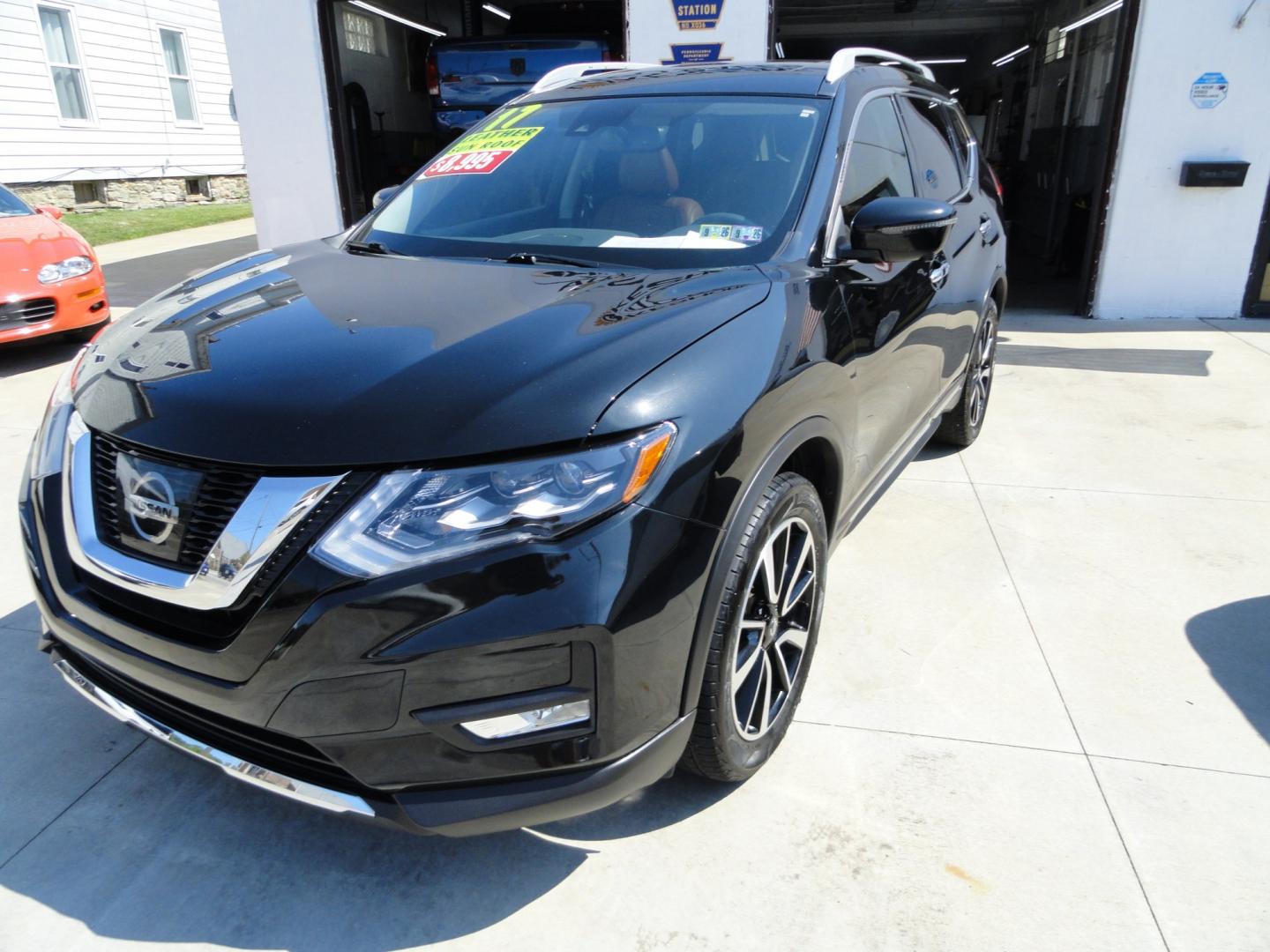 2017 Black Onyx /Two Tone Nissan Rogue SL (5N1AT2MV1HC) with an 2.5L L4 DOHC 16V engine, CVT transmission, located at 827 W 26th Street, Erie, PA, 16508, (814) 455-3401, 42.105431, -80.090942 - Thanks for looking at two owner accident-free new arrival that we sold back in October to a good friend and unfortunately, he passed away suddenly and only put 183 miles on this vehicle which we purchased back from his family. This is the SL all-wheel drive model with every option in that model incl- Photo#7