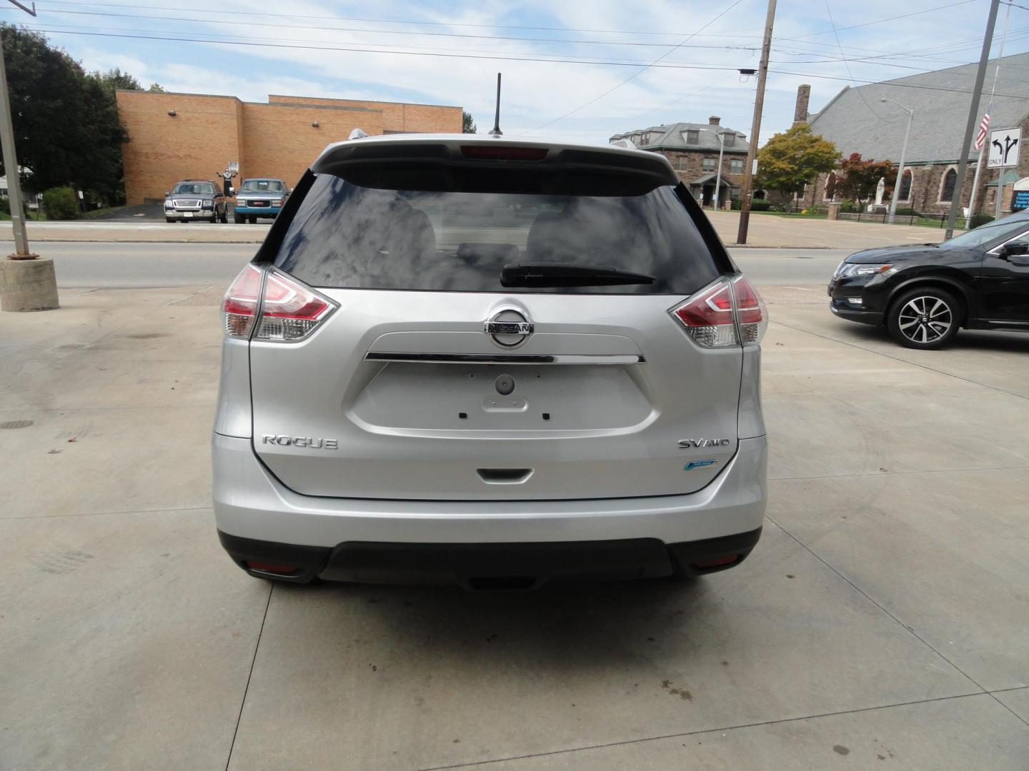2014 Brilliant Silver Metallic /Graphite Nissan Rogue SV AWD (5N1AT2MV6EC) with an 2.5L L4 DOHC 16V engine, Continuously Variable Transmission transmission, located at 827 W 26th Street, Erie, PA, 16508, (814) 455-3401, 42.105431, -80.090942 - Thanks for looking at our two-owner low mileage rust free recent arrival. This is the SV all-wheel drive model with low mileage, power drivers seat, push button entry plus lots more. A full service was just completed in our service department with a new Pa state and emissions inspection, a lube oil - Photo#3
