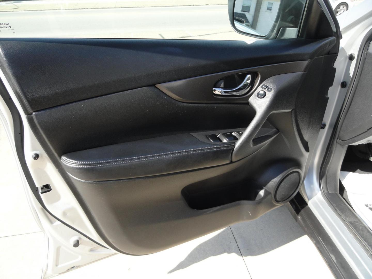 2014 Brilliant Silver Metallic /Graphite Nissan Rogue SV AWD (5N1AT2MV6EC) with an 2.5L L4 DOHC 16V engine, Continuously Variable Transmission transmission, located at 827 W 26th Street, Erie, PA, 16508, (814) 455-3401, 42.105431, -80.090942 - Thanks for looking at our two-owner low mileage rust free recent arrival. This is the SV all-wheel drive model with low mileage, power drivers seat, push button entry plus lots more. A full service was just completed in our service department with a new Pa state and emissions inspection, a lube oil - Photo#21