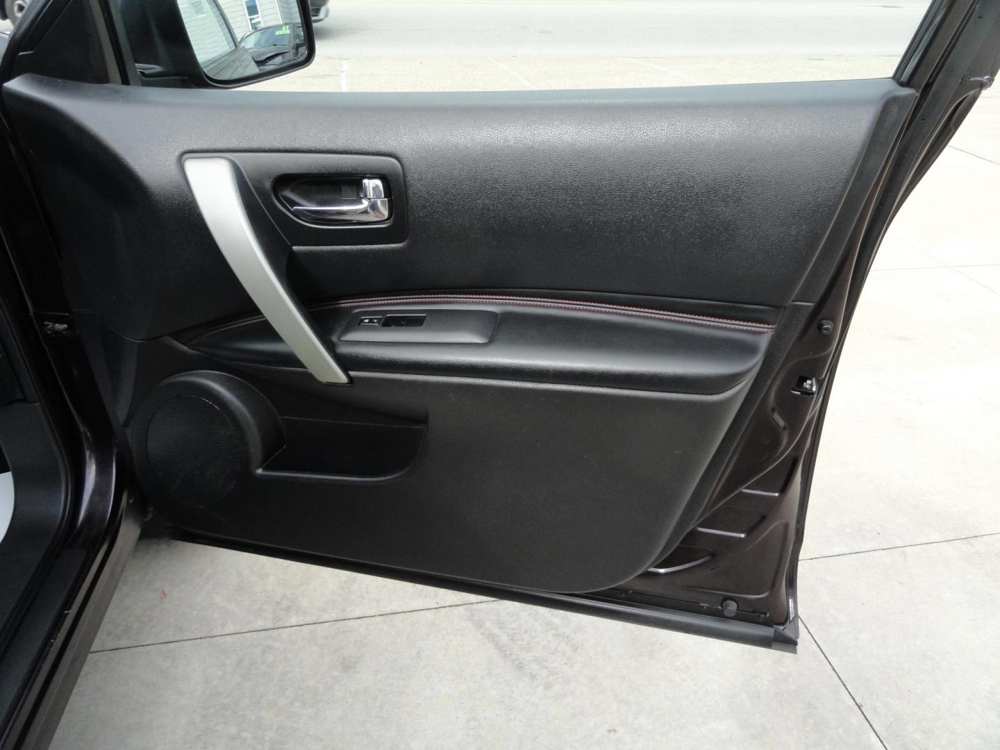 2013 Black Amethyst Metallic /Jet Black Nissan Rogue SL AWD (JN8AS5MV3DW) with an 2.5L L4 DOHC 16V engine, Continuously Variable Transmission transmission, located at 827 W 26th Street, Erie, PA, 16508, (814) 455-3401, 42.105431, -80.090942 - Thanks for looking at our new Honda trade in. This is the SL model with all wheel drive, power drivers seat, power sunroof, navigation, back up camera, keyless entry and lots more. A recent service was just completed in our service department plus a lube oil and filter change. This SUV is in almost - Photo#37