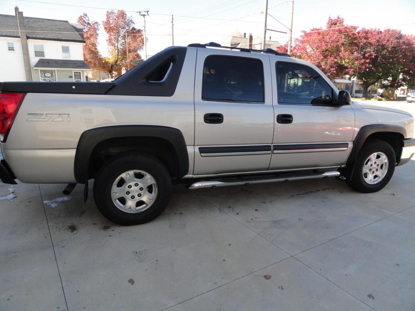 2004 Silver Birch /Graphite Chevrolet Avalanche 1500 4WD LT (3GNEK12T54G) with an 5.3L V8 OHV 16V engine, 4-Speed Automatic Overdrive transmission, located at 827 W 26th Street, Erie, PA, 16508, (814) 455-3401, 42.105431, -80.090942 - Thanks for looking at our super clean low mileage and accident-free recent arrival. This is the LT model with the 5.3 L V-8, four-wheel drive heated leather seating, power sunroof and lots more. We purchased this vehicle from a previous customer who was not able to drive it anymore and who took sup - Photo#3