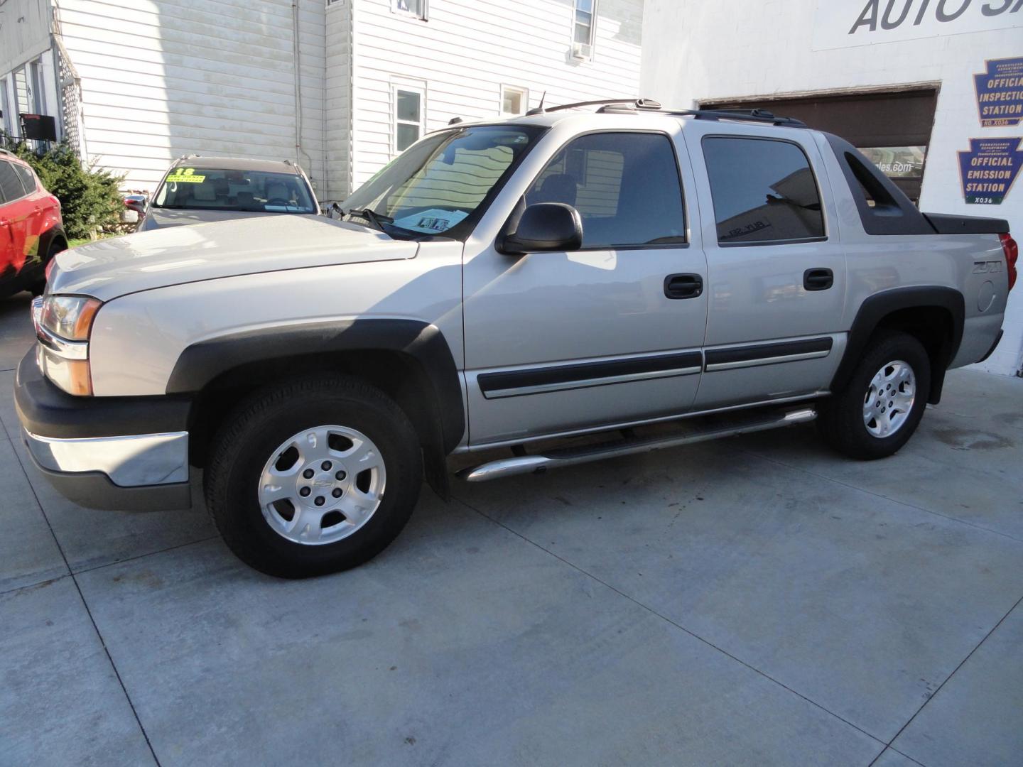 2004 Silver Birch /Graphite Chevrolet Avalanche 1500 4WD LT (3GNEK12T54G) with an 5.3L V8 OHV 16V engine, 4-Speed Automatic Overdrive transmission, located at 827 W 26th Street, Erie, PA, 16508, (814) 455-3401, 42.105431, -80.090942 - Thanks for looking at our super clean low mileage and accident-free recent arrival. This is the LT model with the 5.3 L V-8, four-wheel drive heated leather seating, power sunroof and lots more. We purchased this vehicle from a previous customer who was not able to drive it anymore and who took sup - Photo#7
