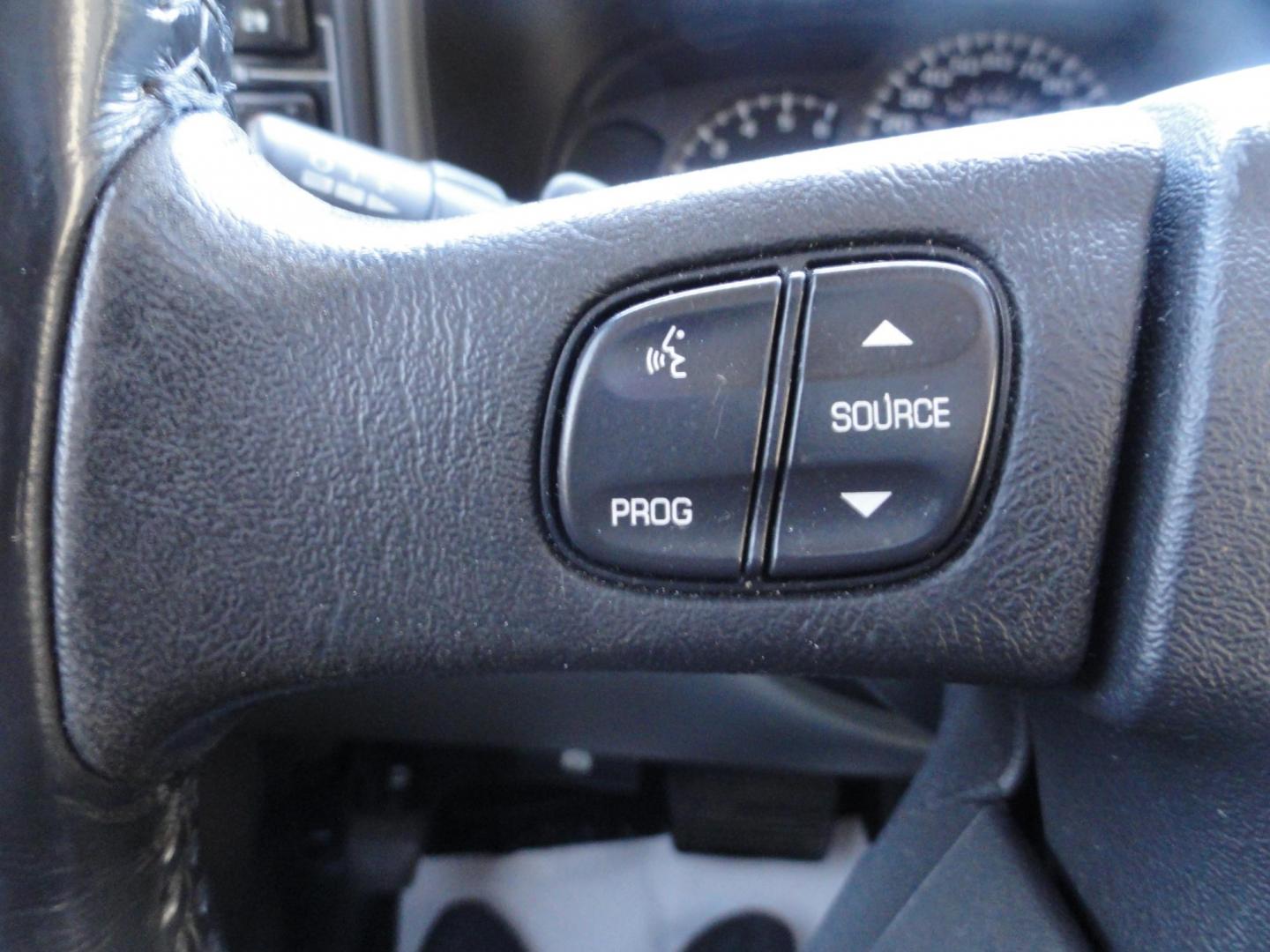 2004 Silver Birch /Graphite Chevrolet Avalanche 1500 4WD LT (3GNEK12T54G) with an 5.3L V8 OHV 16V engine, 4-Speed Automatic Overdrive transmission, located at 827 W 26th Street, Erie, PA, 16508, (814) 455-3401, 42.105431, -80.090942 - Thanks for looking at our super clean low mileage and accident-free recent arrival. This is the LT model with the 5.3 L V-8, four-wheel drive heated leather seating, power sunroof and lots more. We purchased this vehicle from a previous customer who was not able to drive it anymore and who took sup - Photo#18