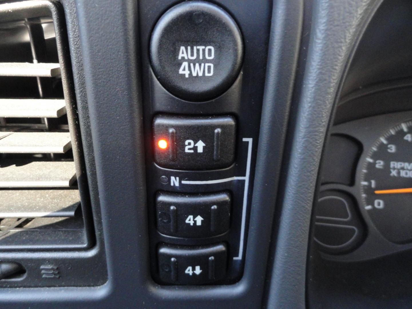 2004 Silver Birch /Graphite Chevrolet Avalanche 1500 4WD LT (3GNEK12T54G) with an 5.3L V8 OHV 16V engine, 4-Speed Automatic Overdrive transmission, located at 827 W 26th Street, Erie, PA, 16508, (814) 455-3401, 42.105431, -80.090942 - Thanks for looking at our super clean low mileage and accident-free recent arrival. This is the LT model with the 5.3 L V-8, four-wheel drive heated leather seating, power sunroof and lots more. We purchased this vehicle from a previous customer who was not able to drive it anymore and who took sup - Photo#21